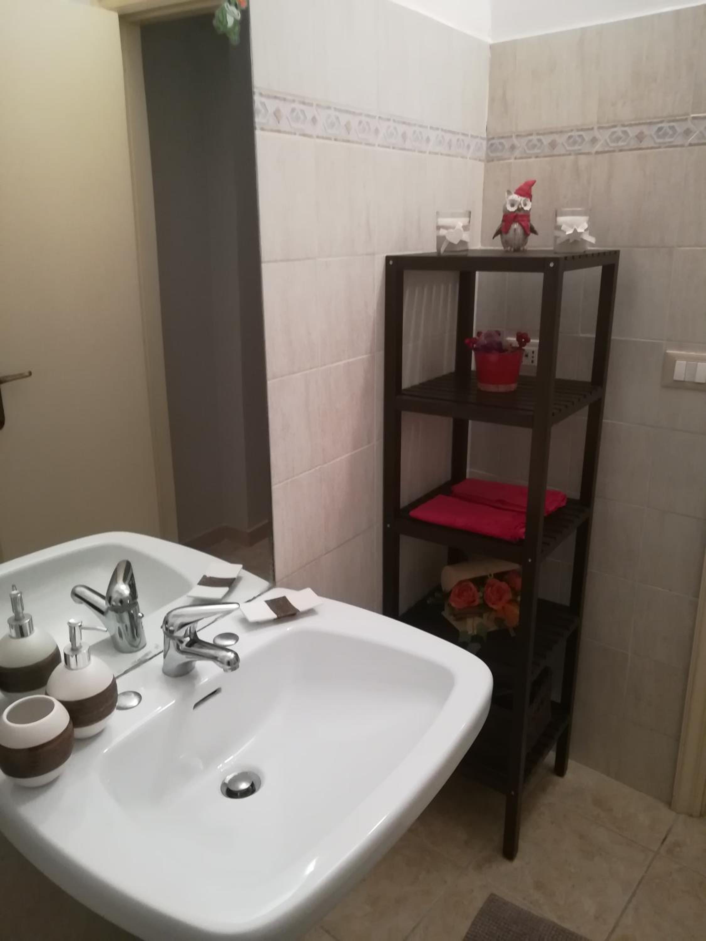 Double Room with Private Bathroom - Photo 11