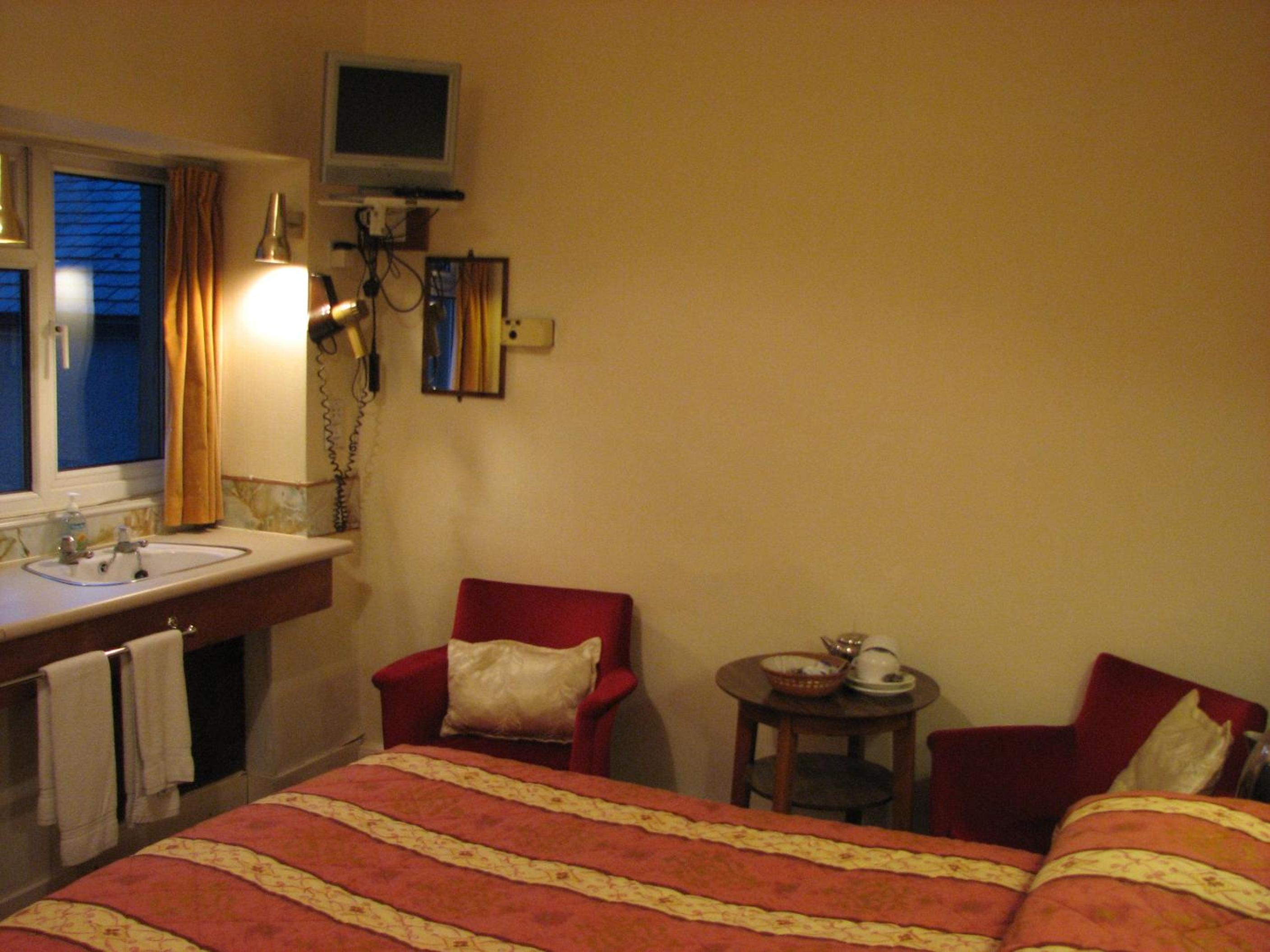 Double Room - Photo 6