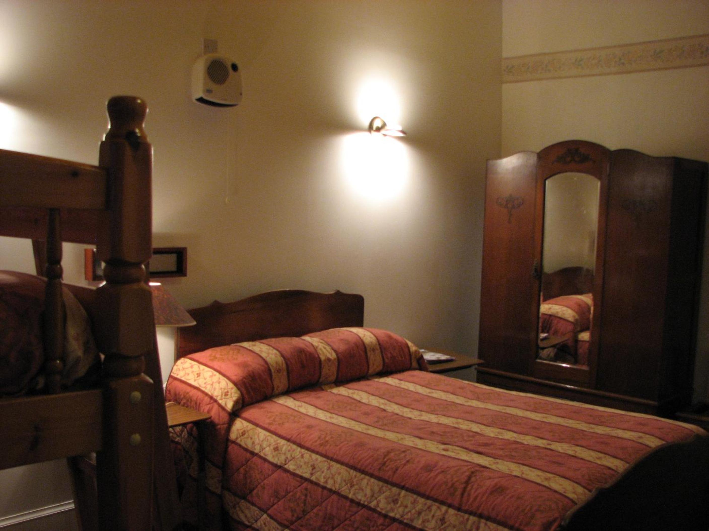 Quadruple Room with Sea View - Photo 2