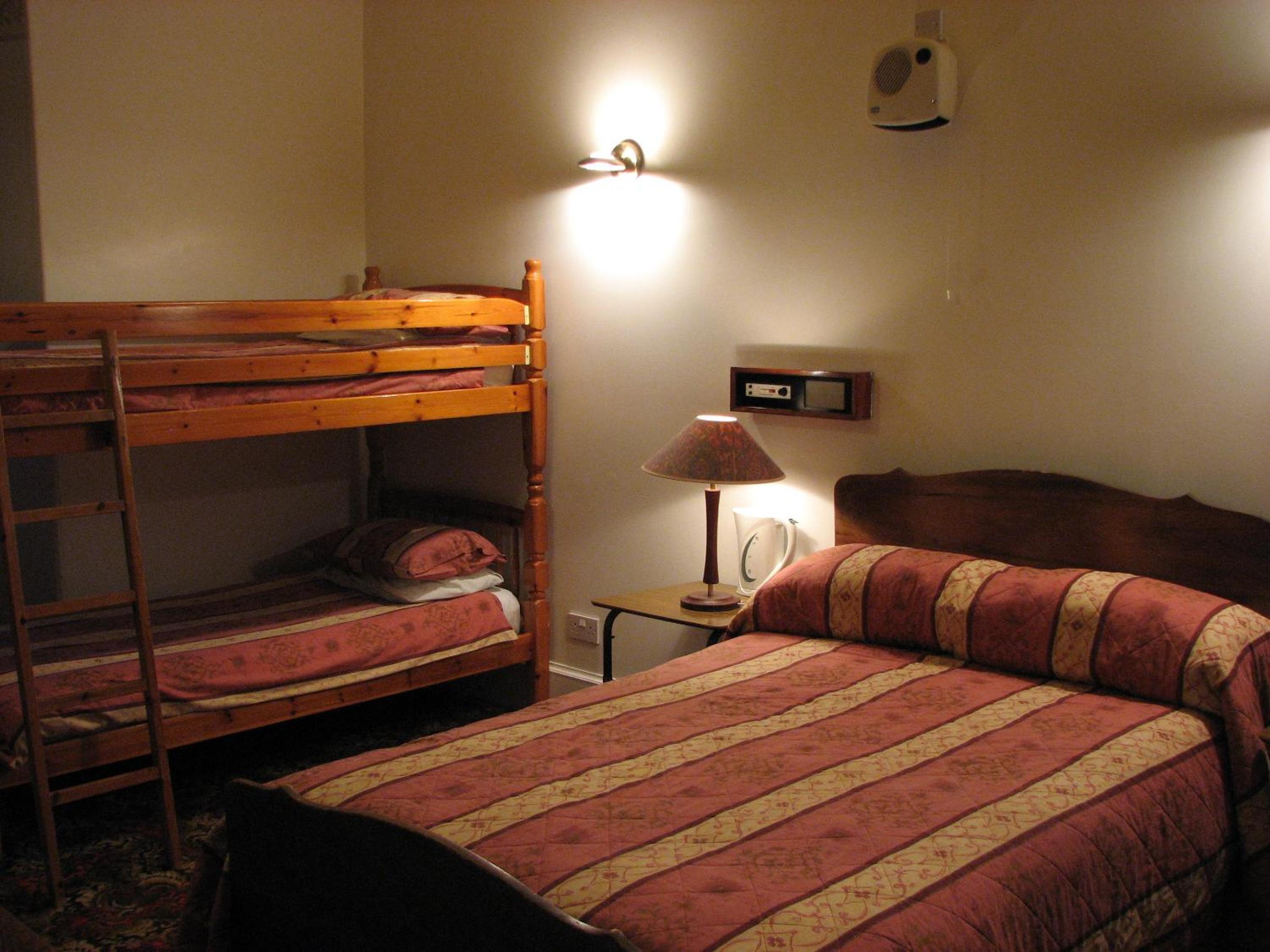 Quadruple Room with Sea View - Photo 4