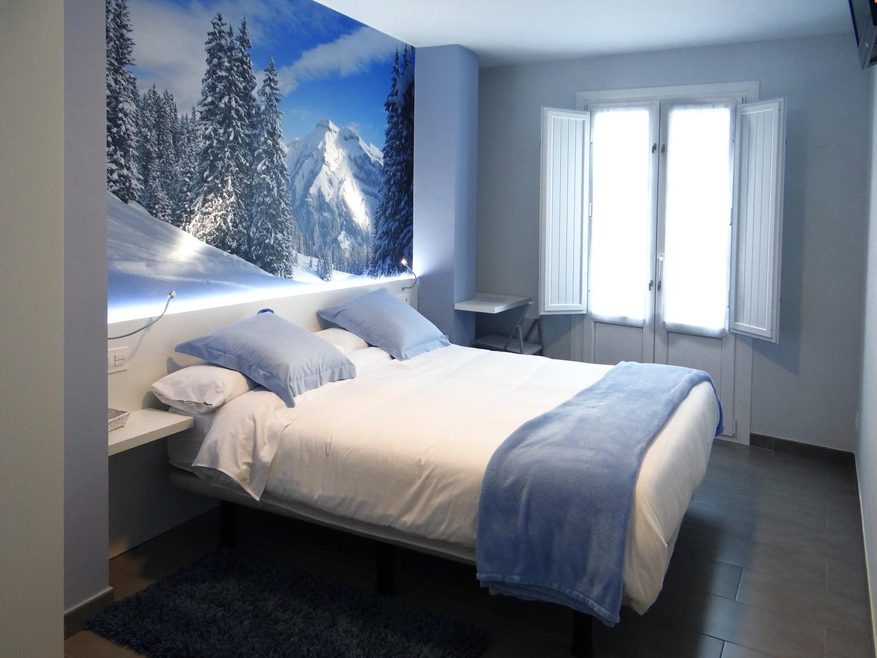 Double Room with Balcony - Photo 1