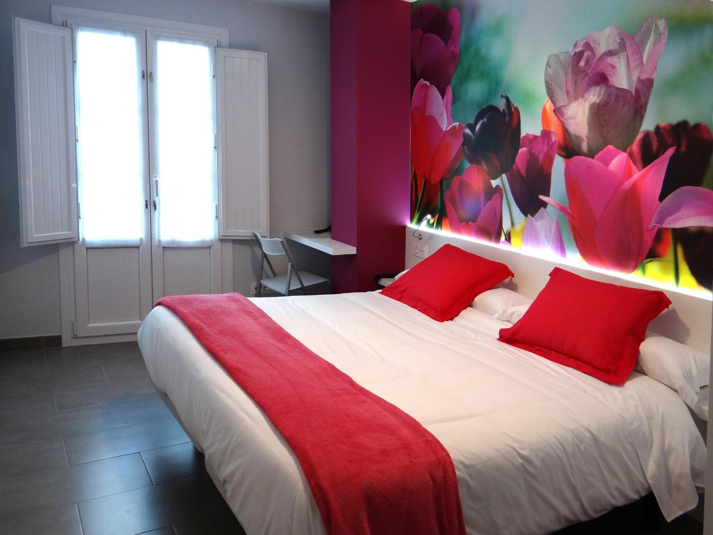 Double Room with Balcony - Photo 2