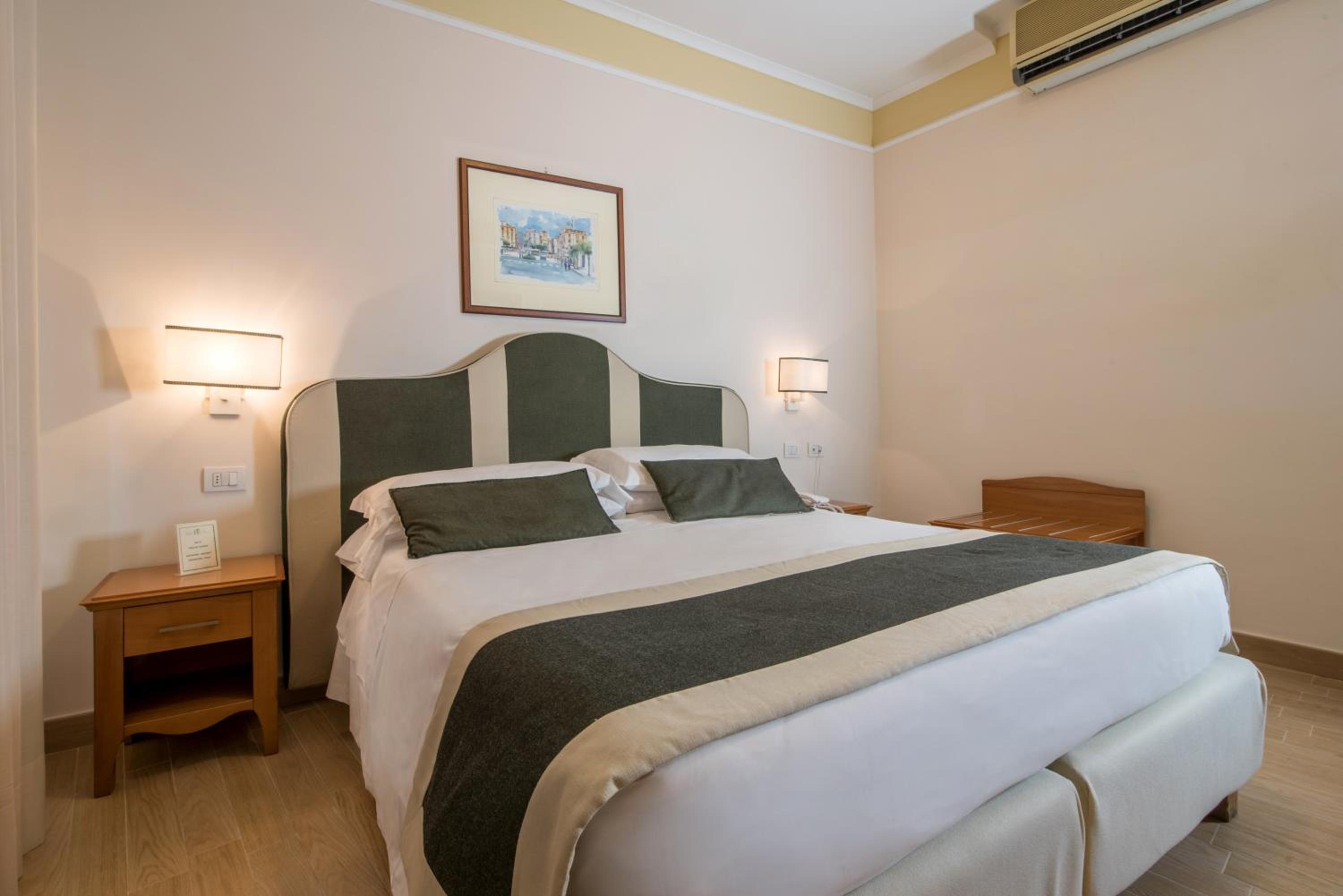 Classic Double Room - Photo 7