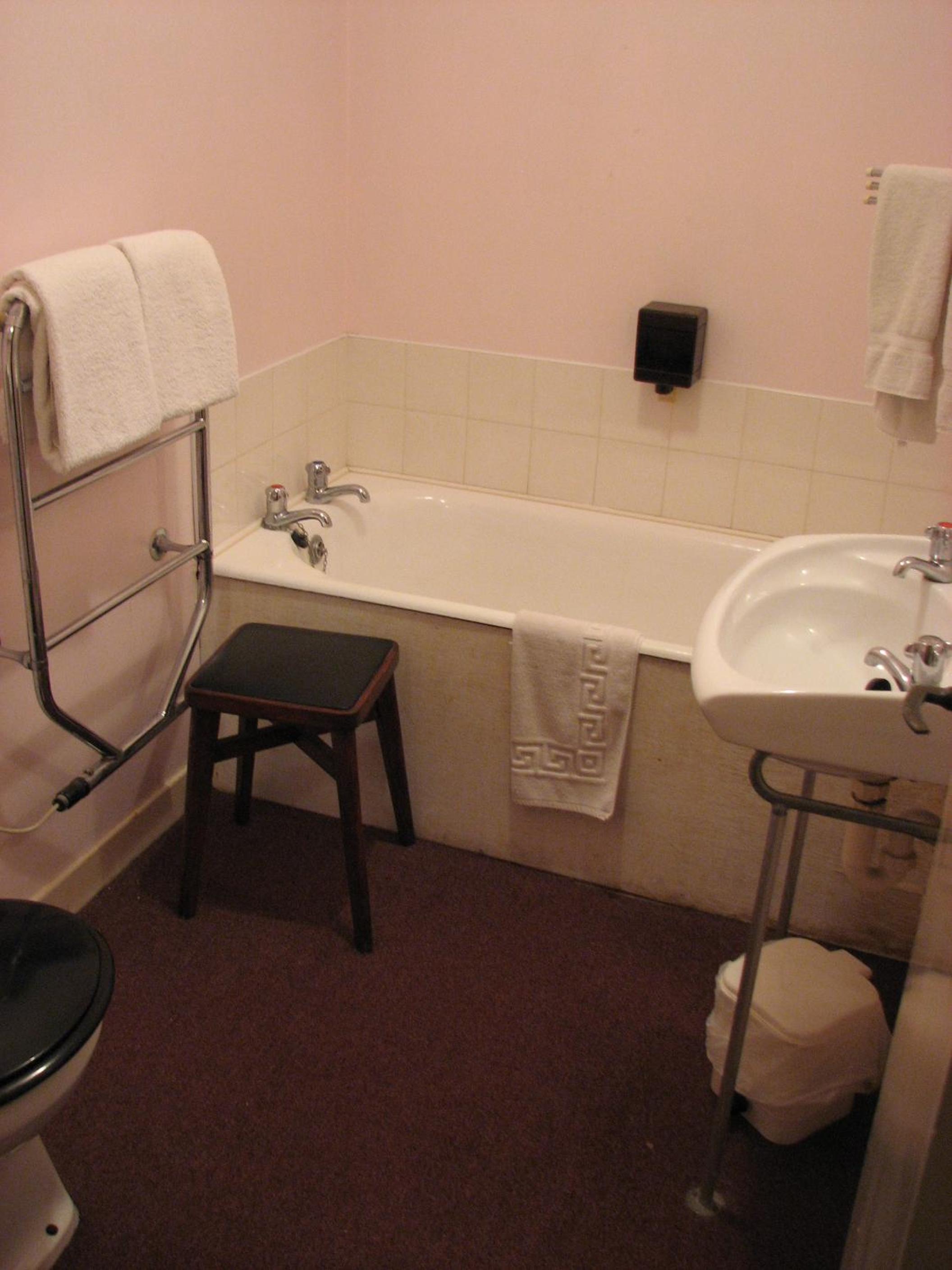 Twin Room - Photo 2