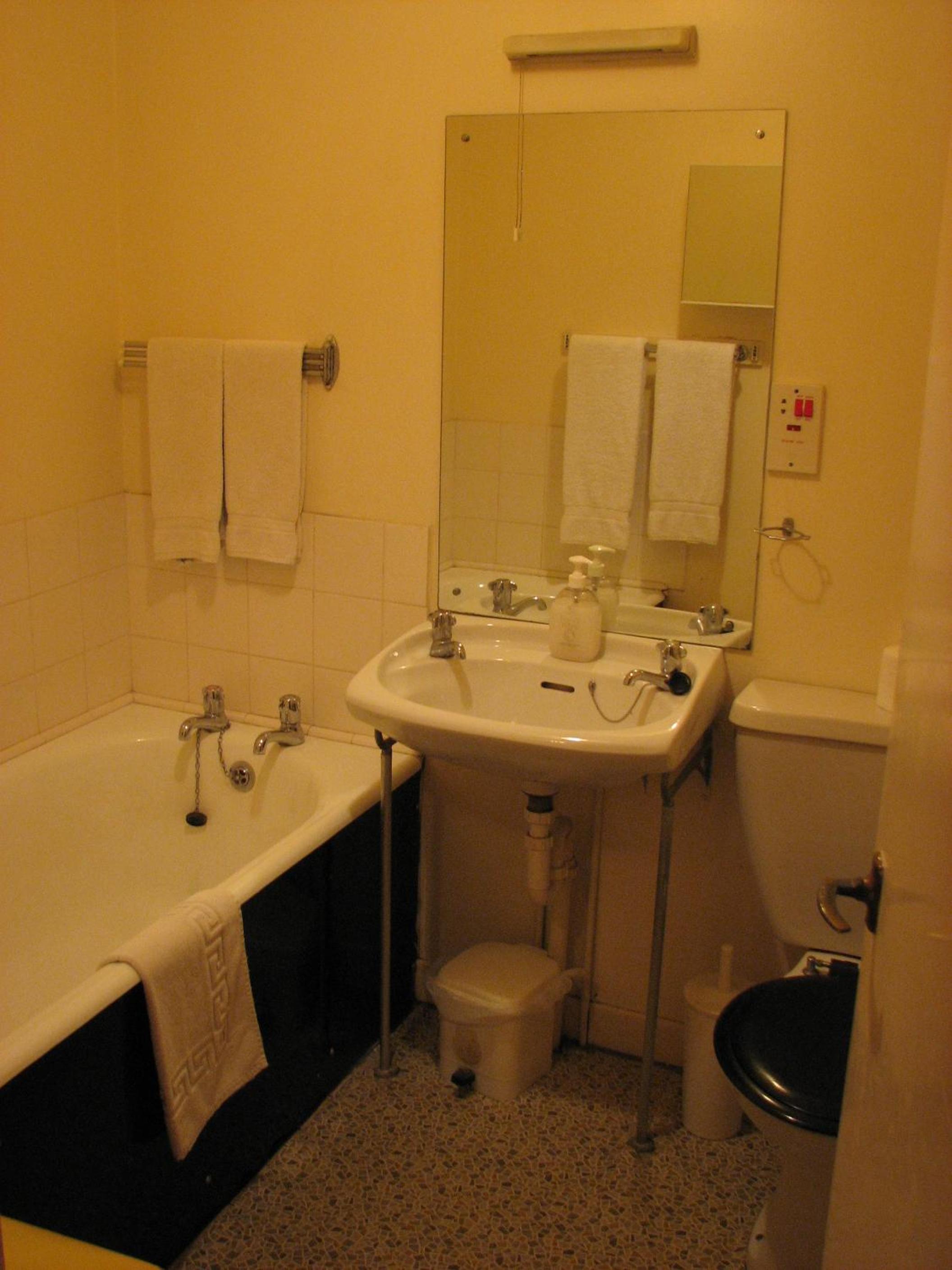 Twin Room - Photo 4