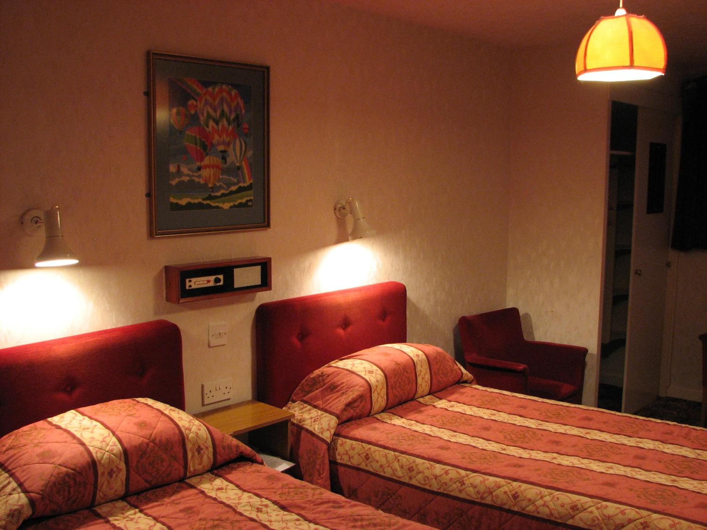 Twin Room - Photo 3