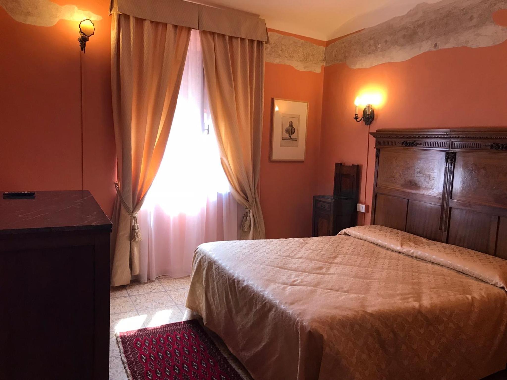 Queen Room - Photo 2