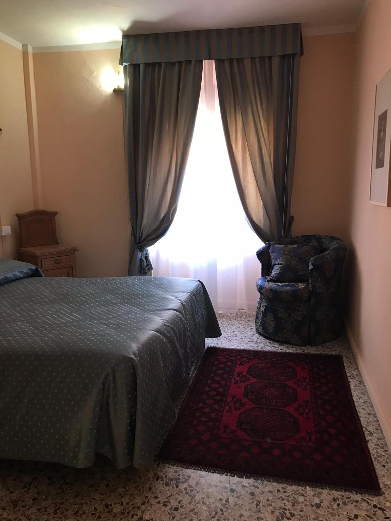 Suite - Photo 2