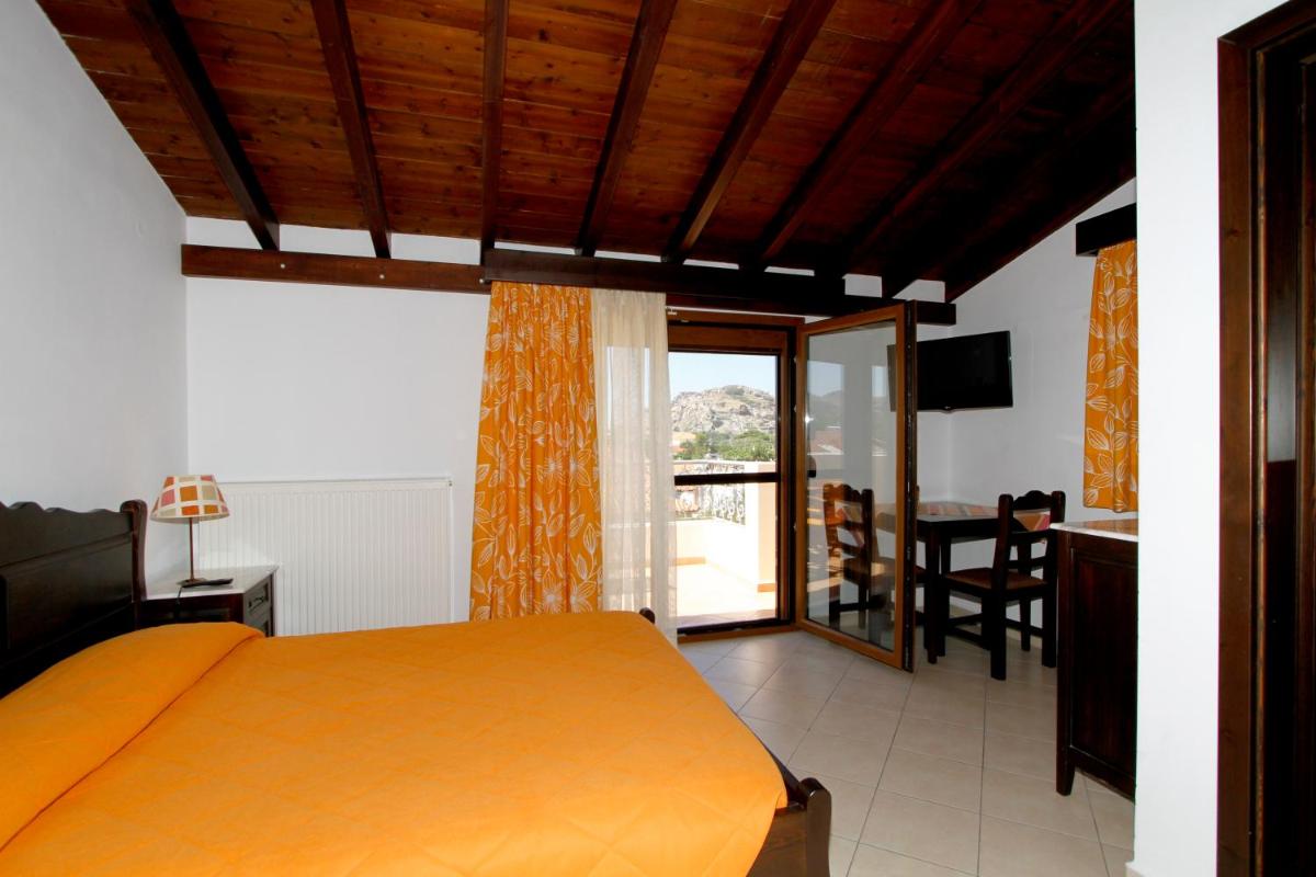 One-Bedroom Apartment (3 Adults) - Photo 1