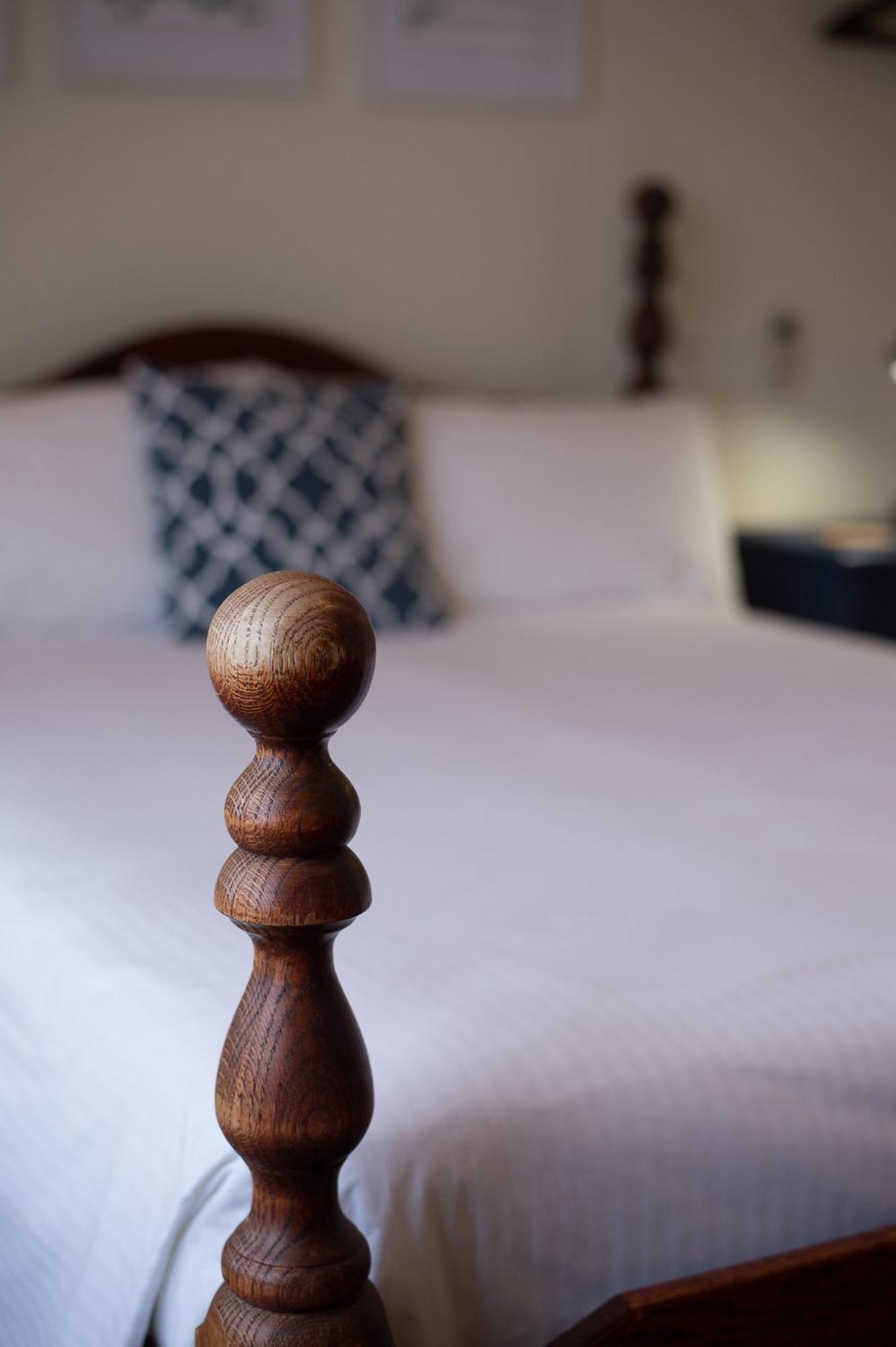 Queen Room photo 1