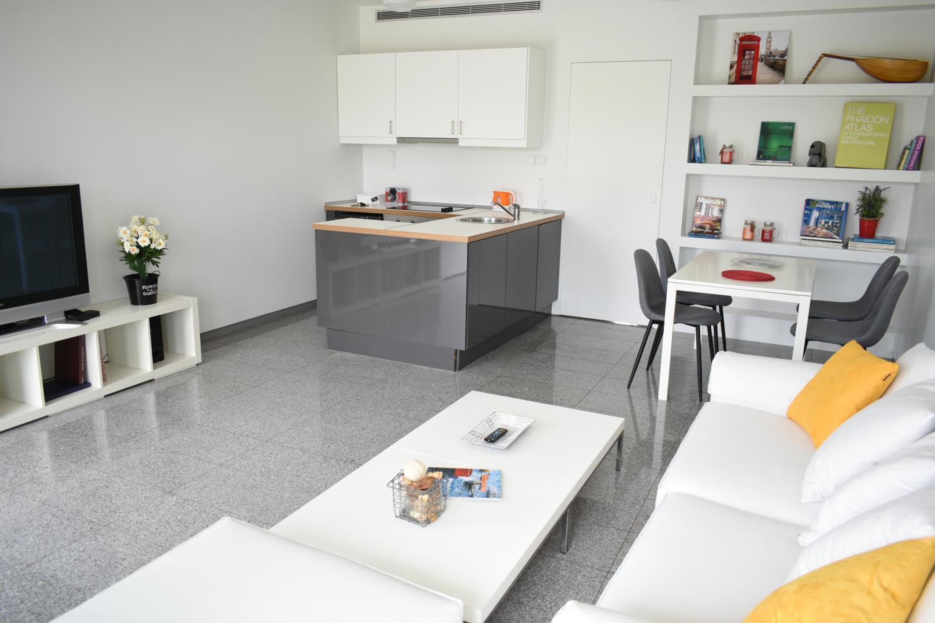 Apartment photo 3