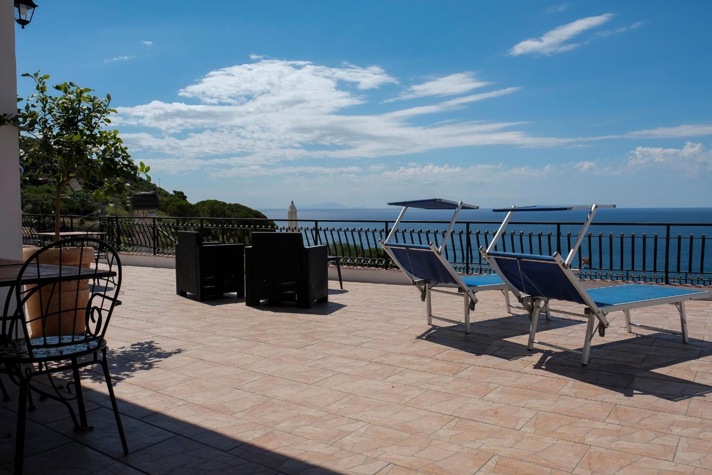 Apartment with Pool View  - Photo 17