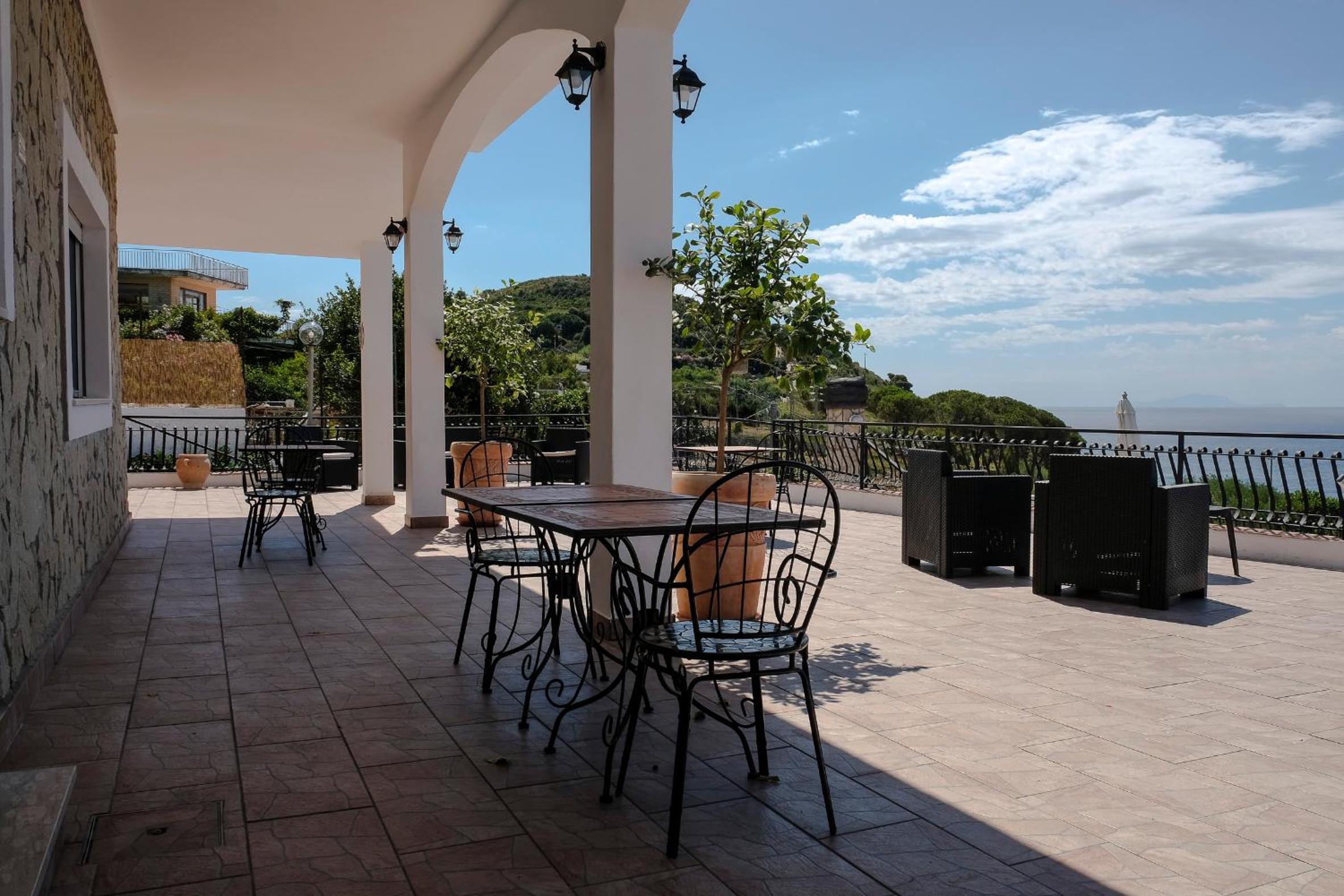 Apartment with Pool View  - Photo 18
