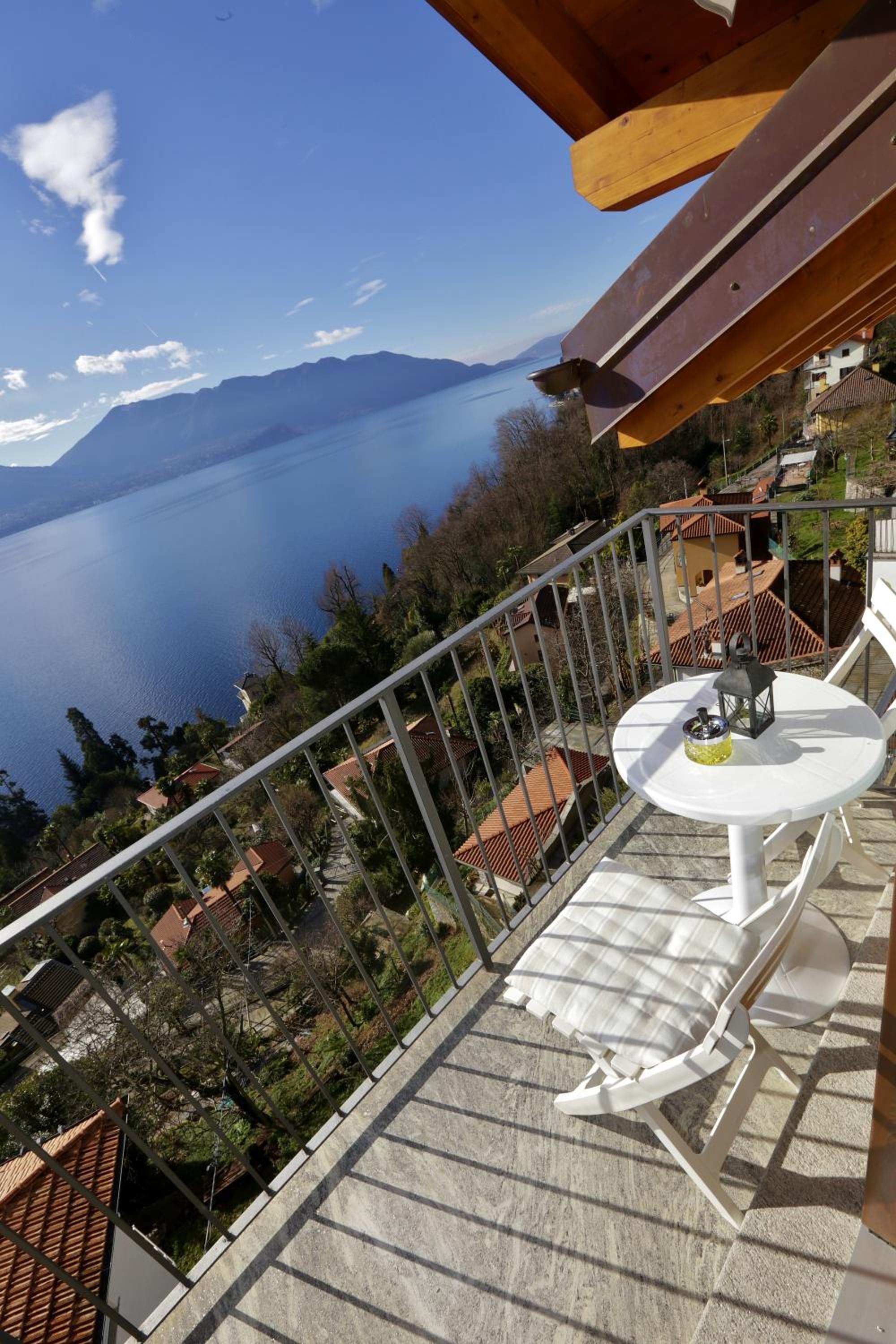 Apartment with Lake View photo 3