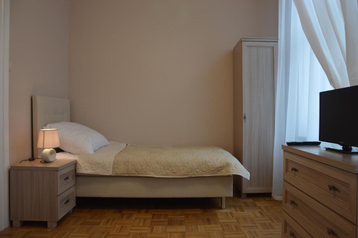 Double Room with Private External Bathroom photo 2
