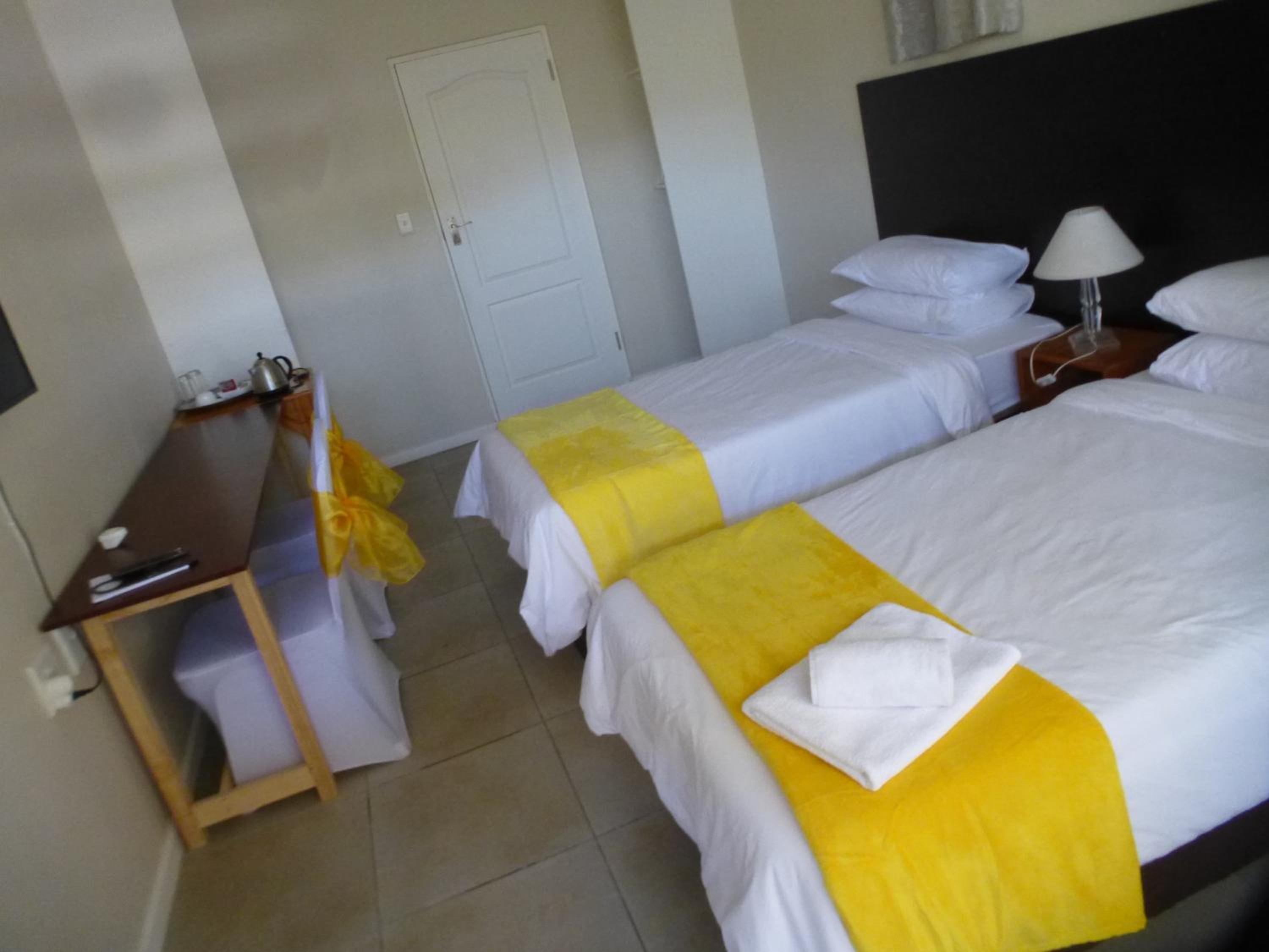 Economy Double or Twin Room (No View) - Photo 12