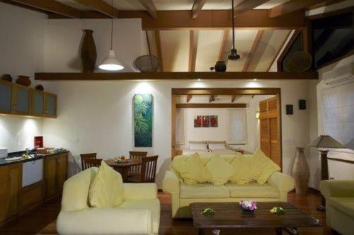 Deluxe Bungalow with Garden View photo 3