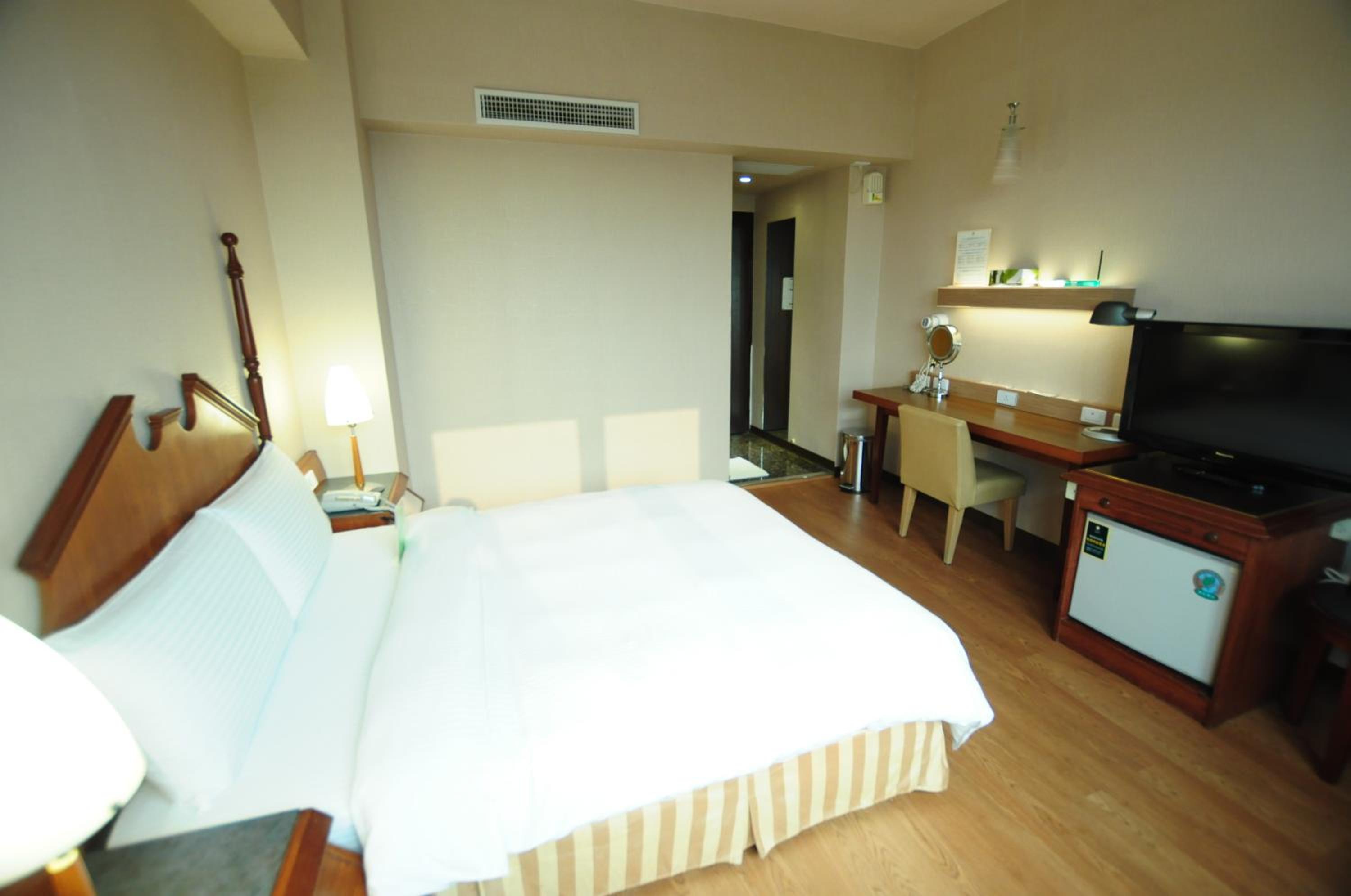 Economy Double Room (Opposite the Elevator)