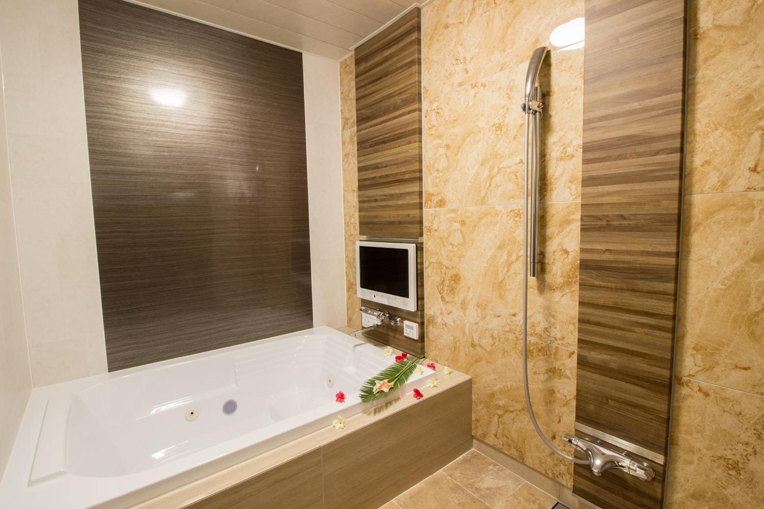 Deluxe King Room - Photo 16