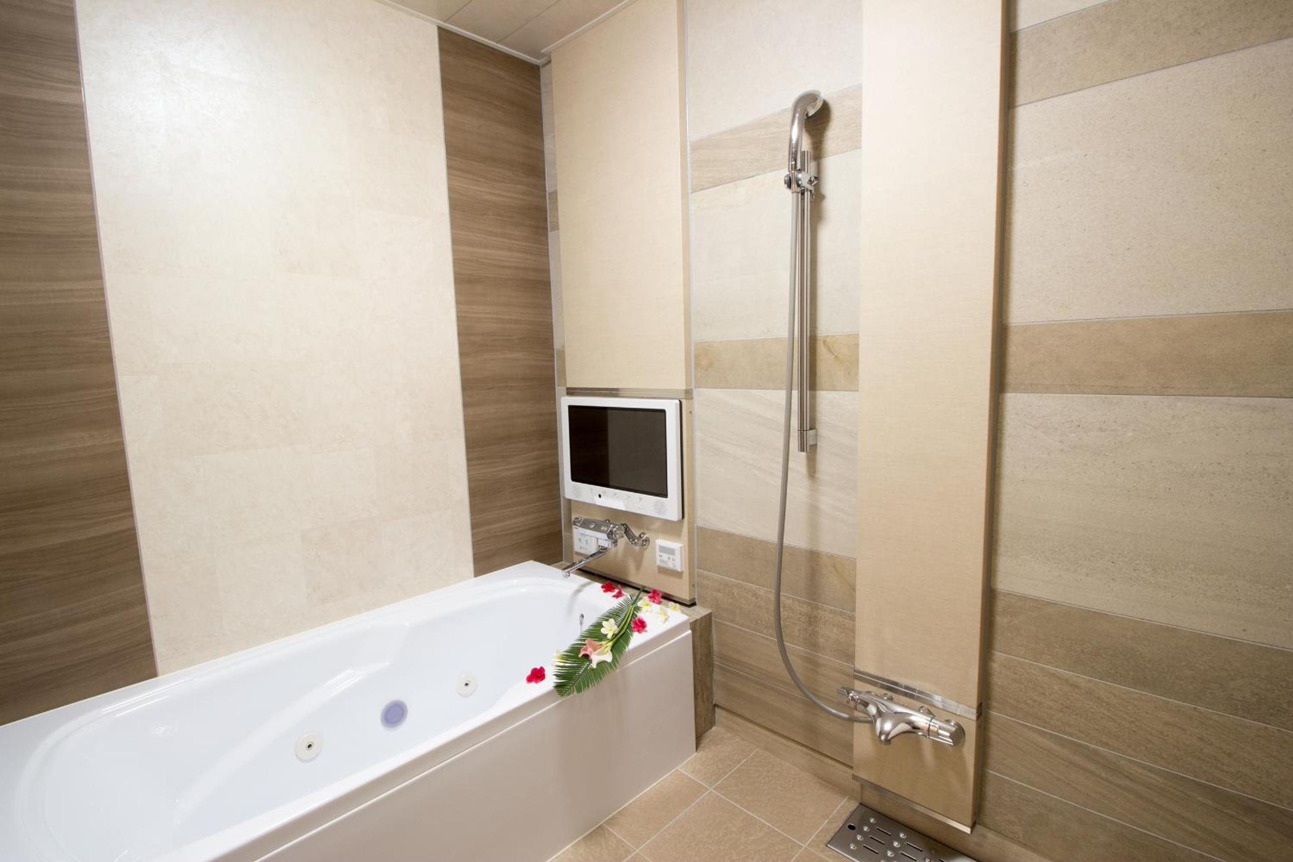 Deluxe King Room - Photo 13