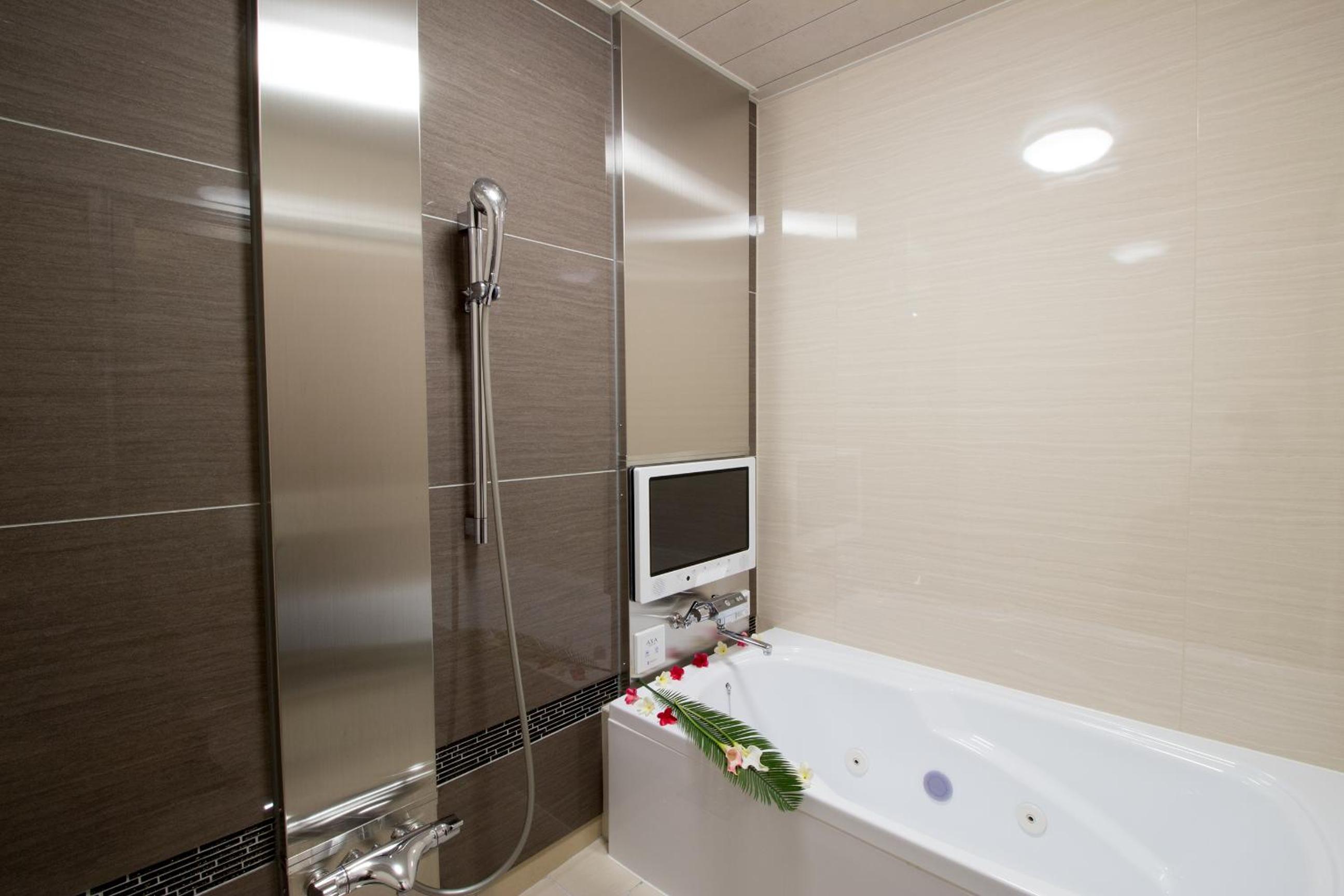 Deluxe King Room - Photo 10