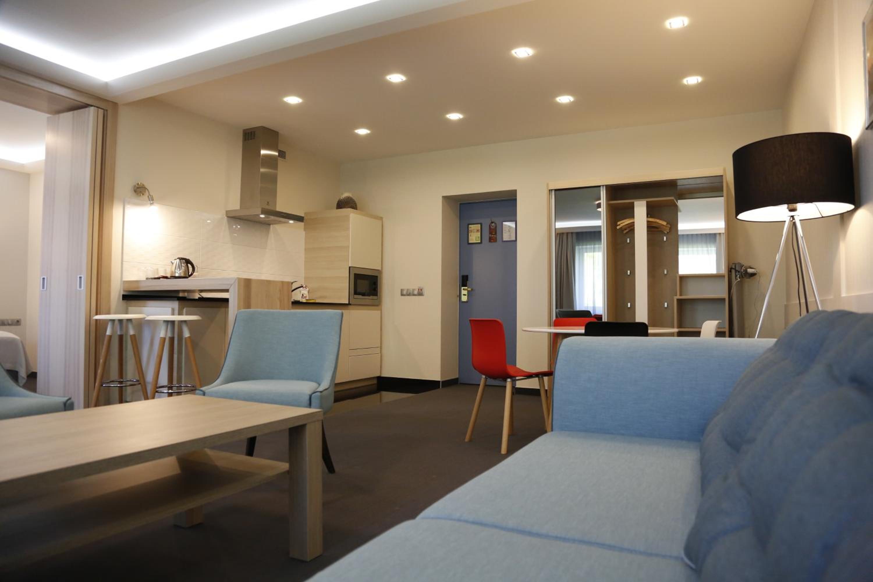 Suite Apartment - Photo 4