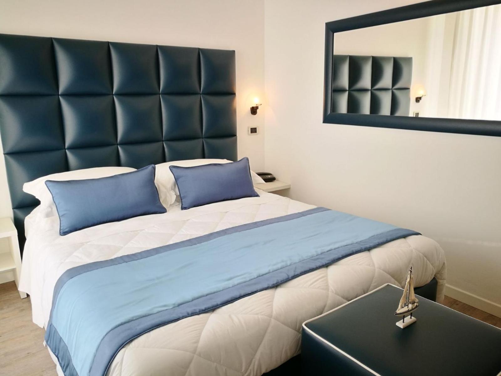 Blue Room photo 3