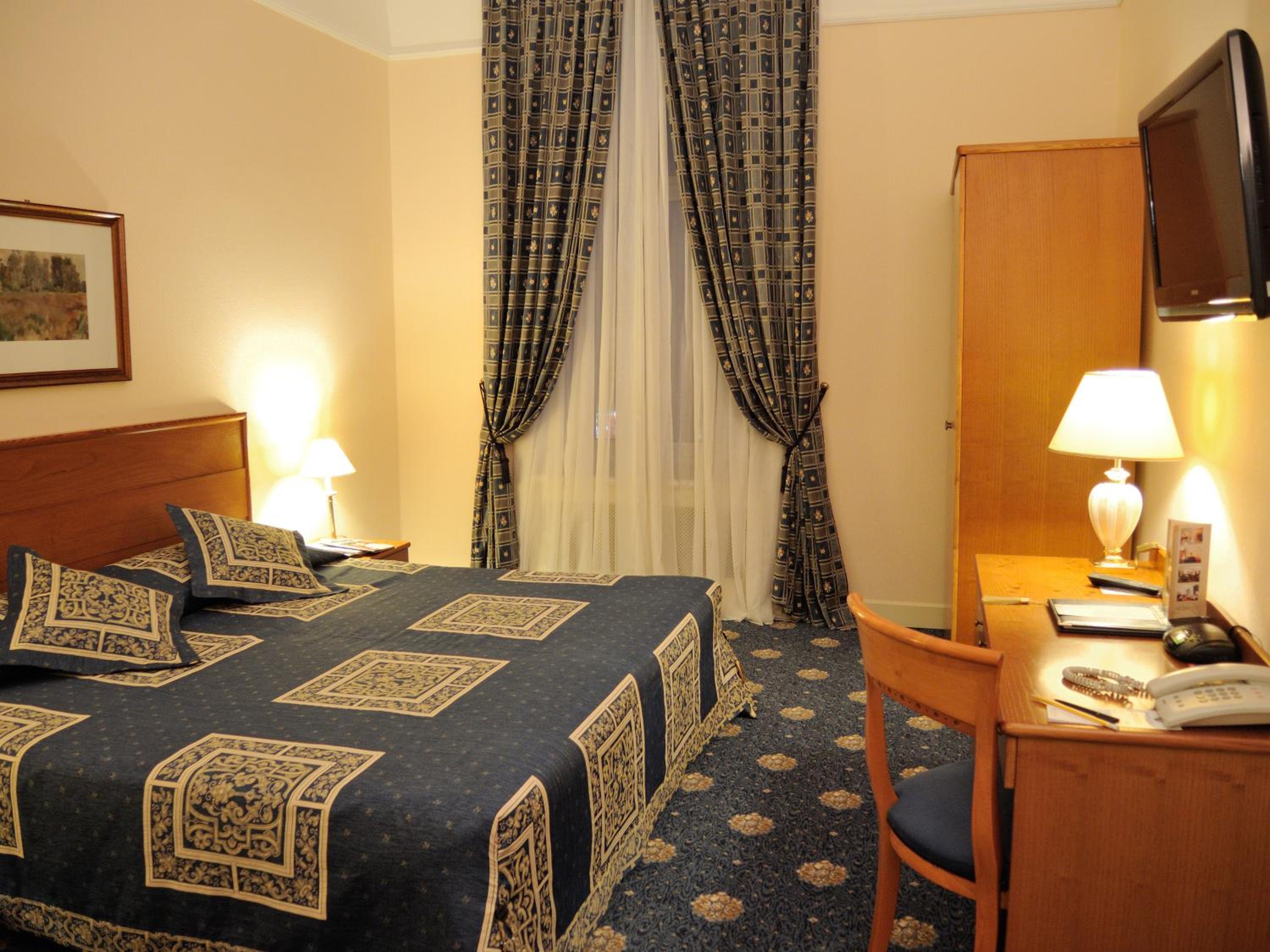Standard King Room photo 2
