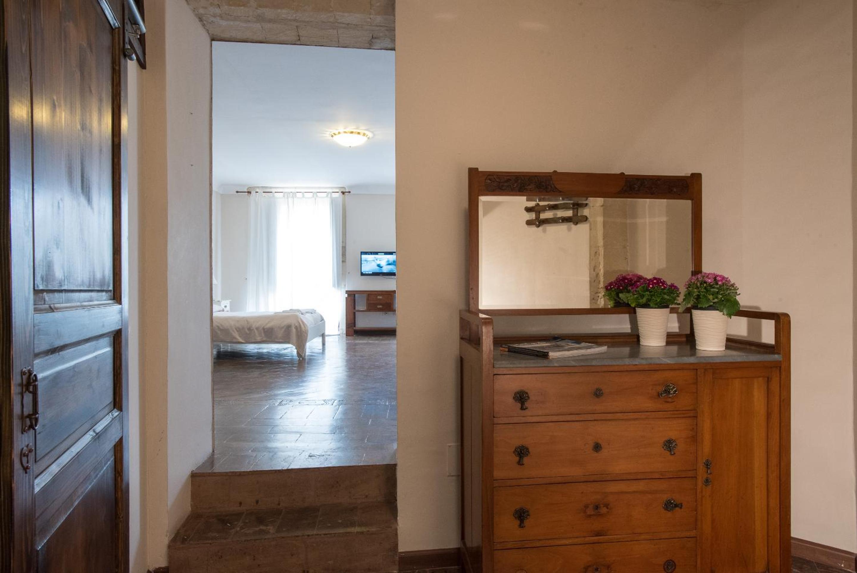 Studio Apartment photo 2