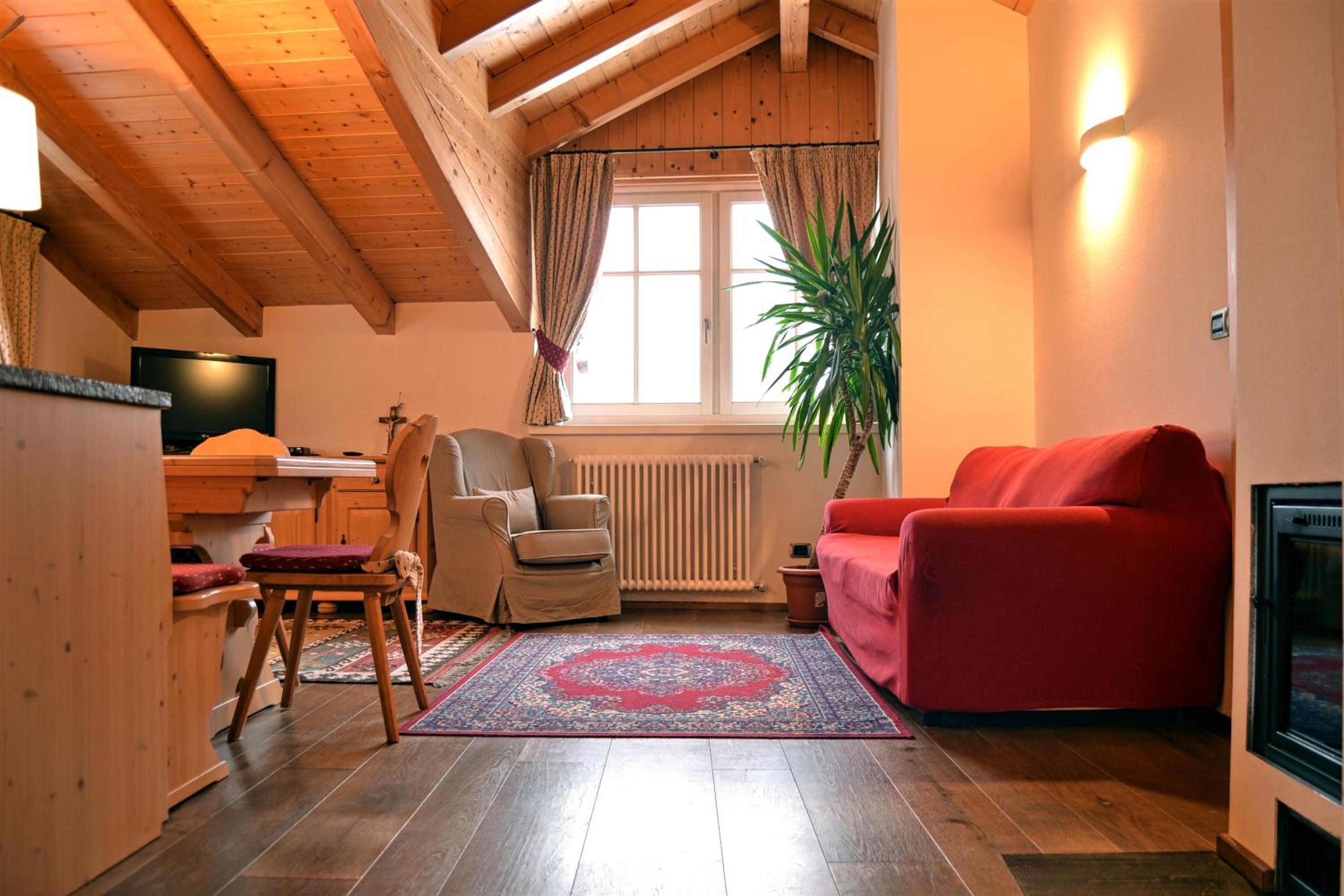 Three-Bedroom Deluxe Apartment