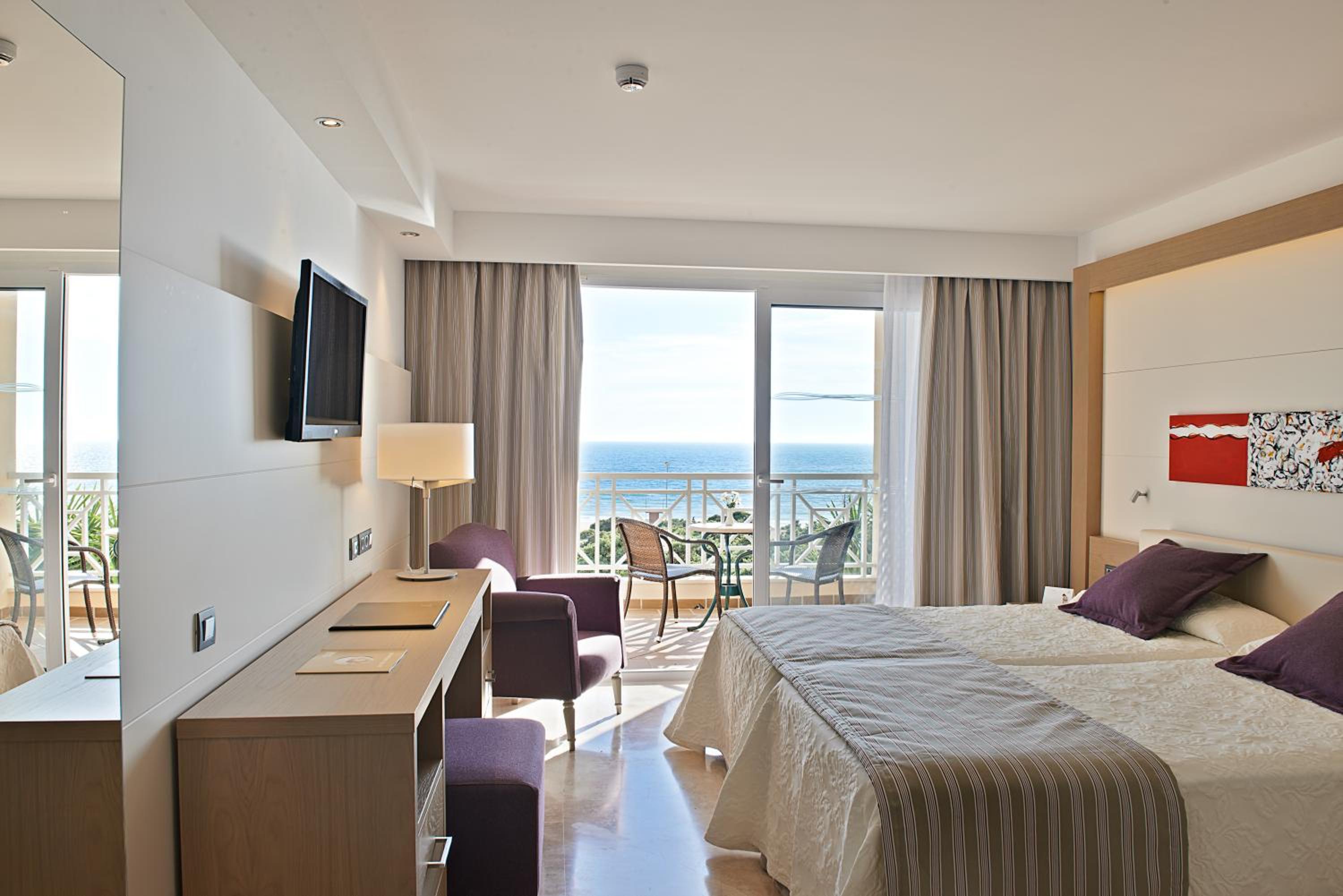 Double Room with Sea View - Photo 3