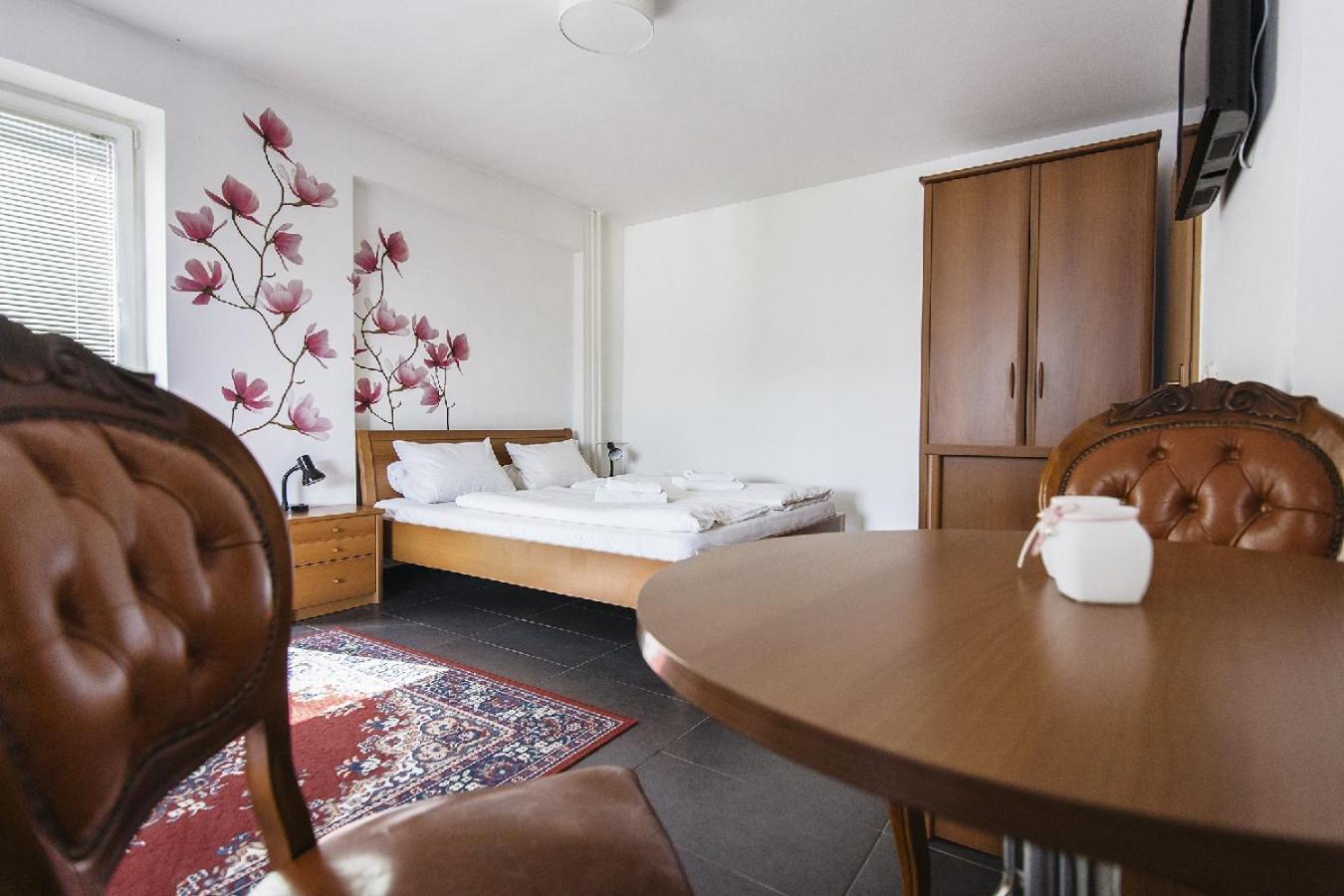 Double Room - Photo 3