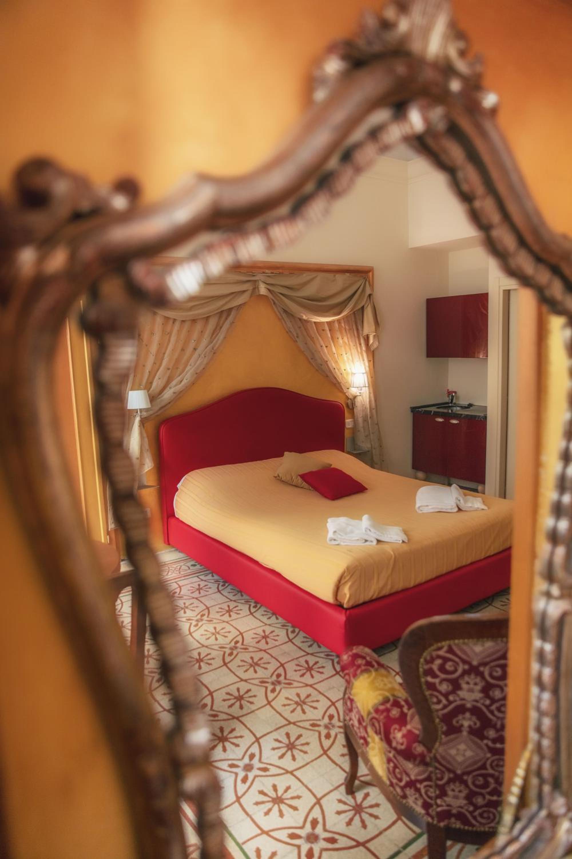 Queen Room photo 1