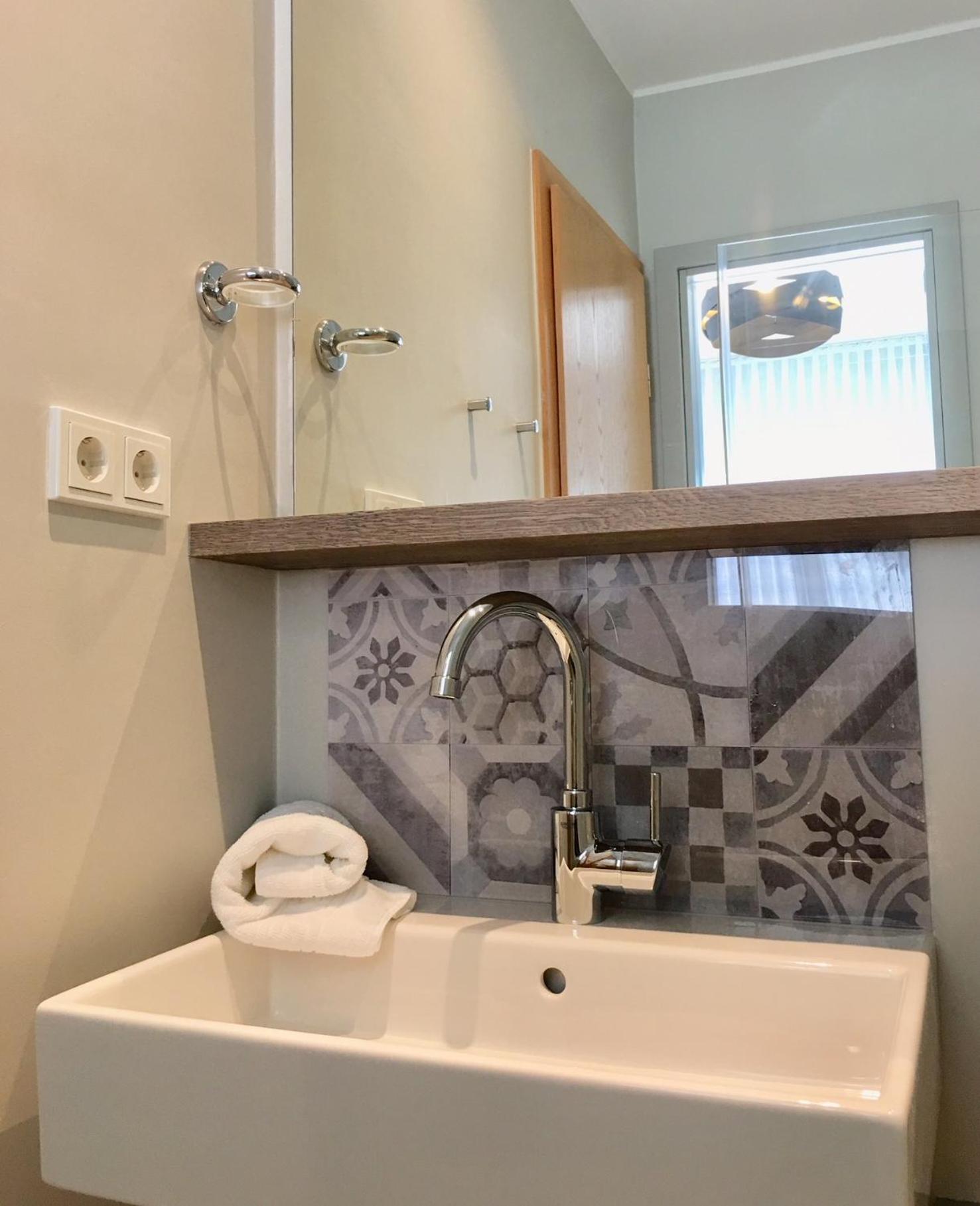 Small Single Room photo 2