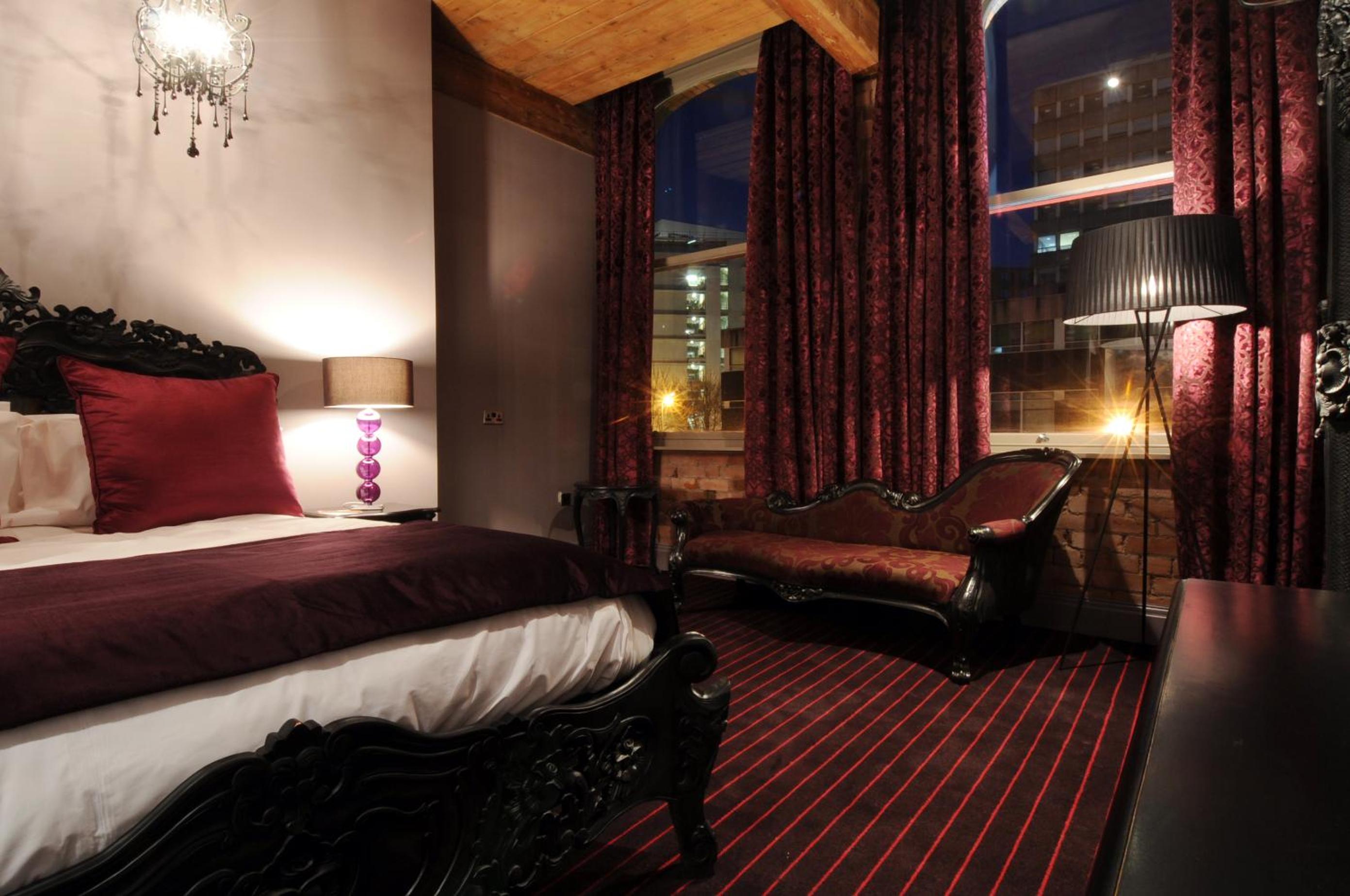 Standard King Room - Photo 10