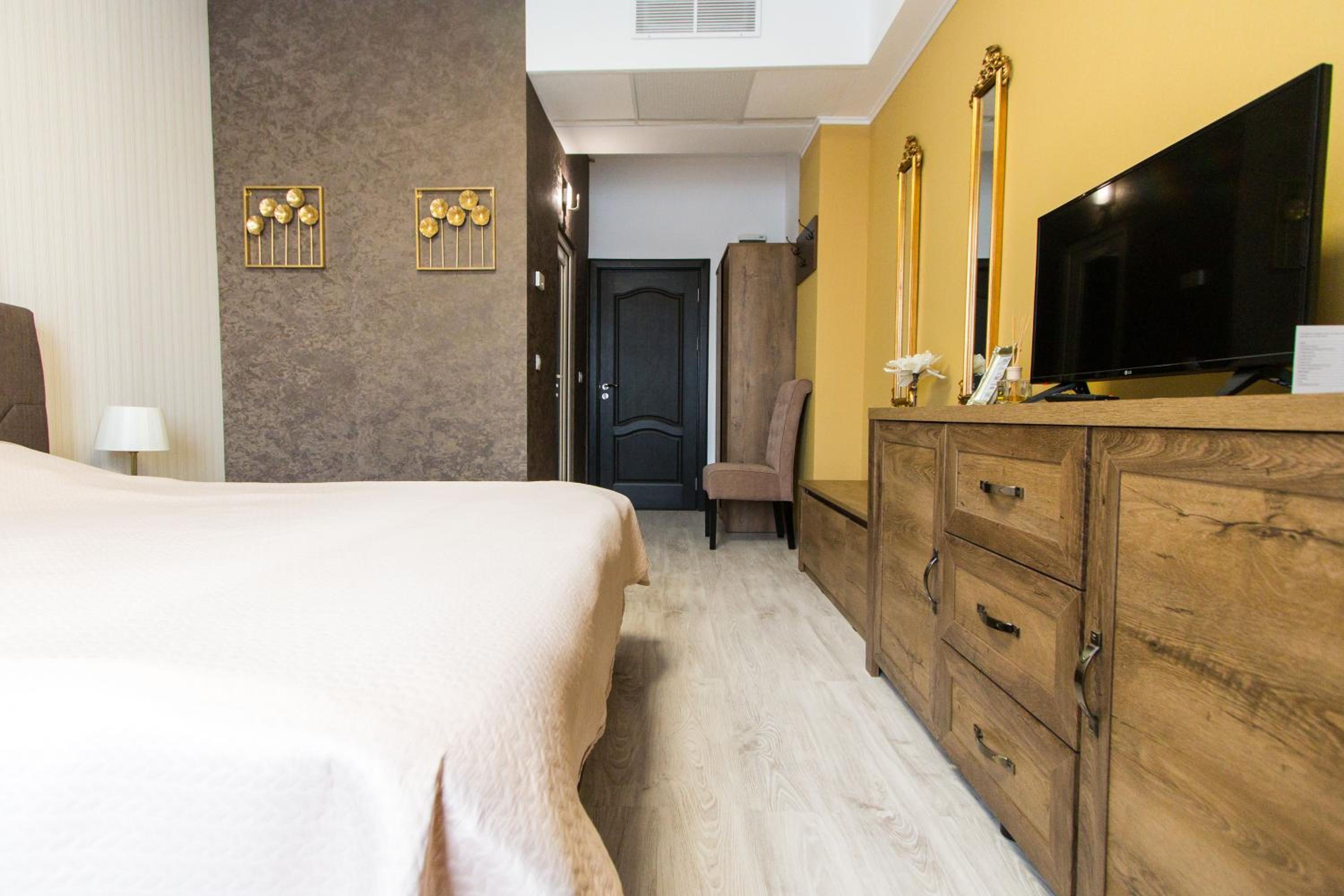Deluxe Double Room - Photo 9