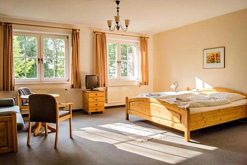Large Double Room - Photo 2