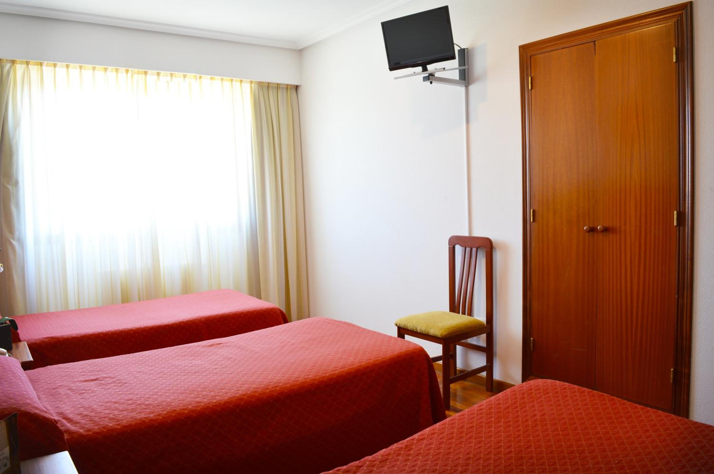 Double Room with Extra Bed - Photo 2