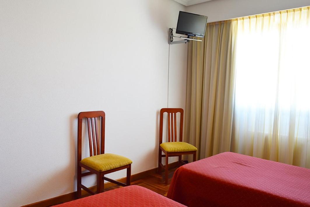 Twin Room - Photo 2
