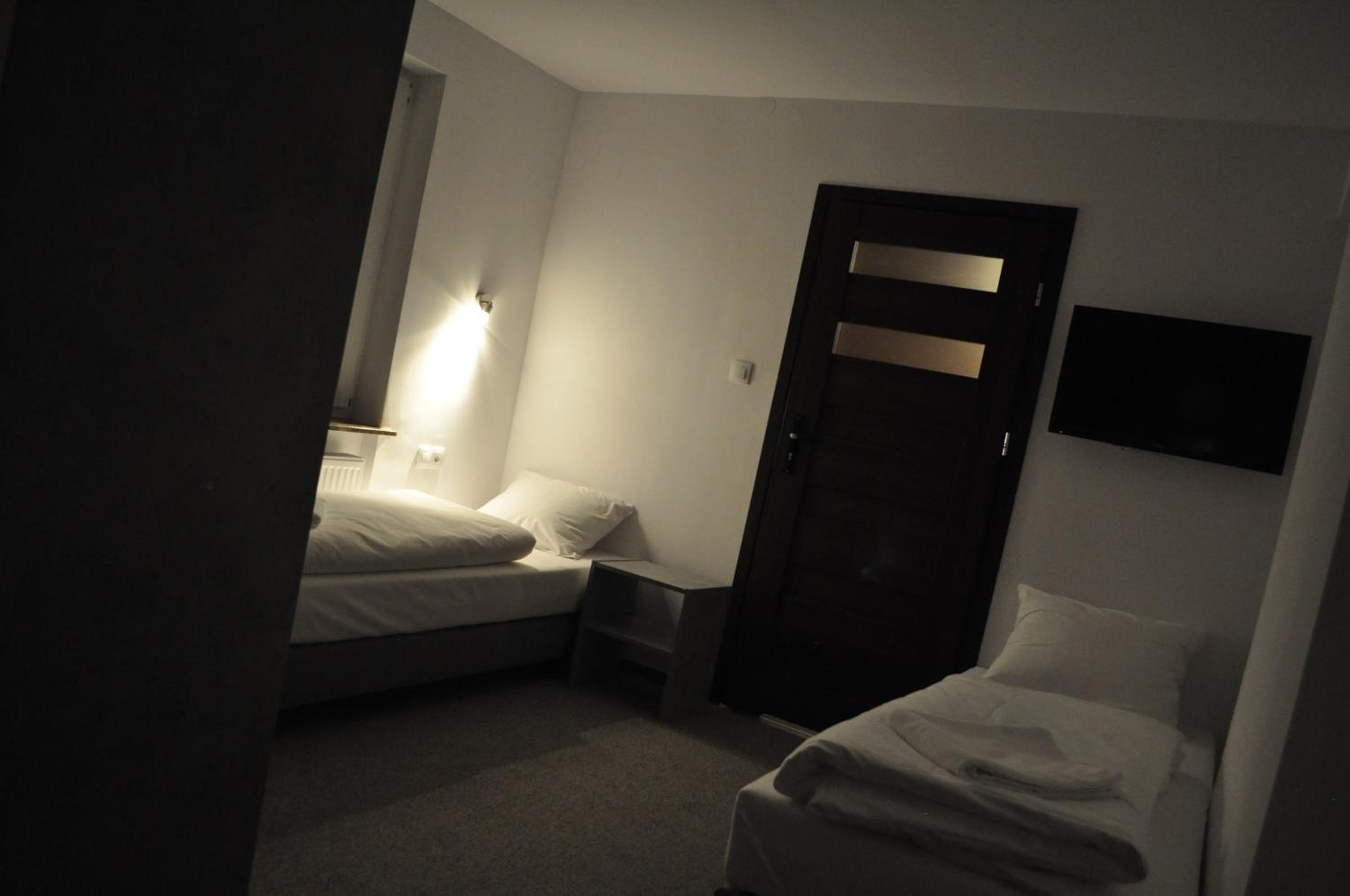 Economy Triple Room - Photo 4