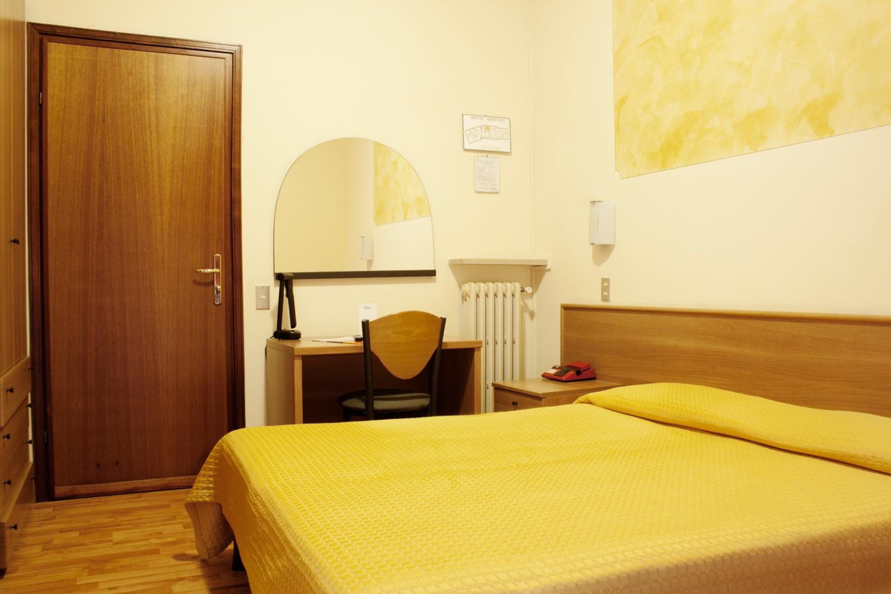Budget Double Room with Rock Wall view photo 2