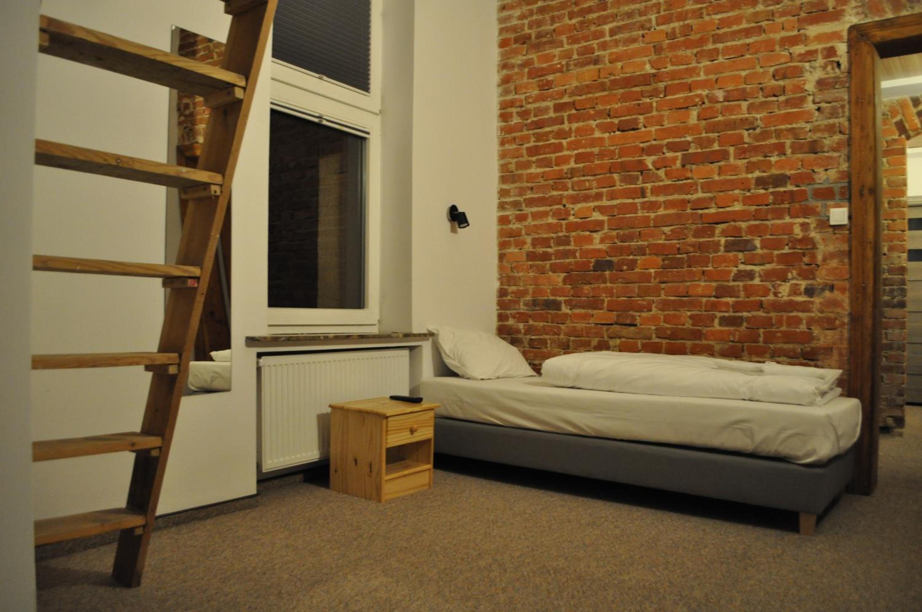 Large Double Room - Photo 1