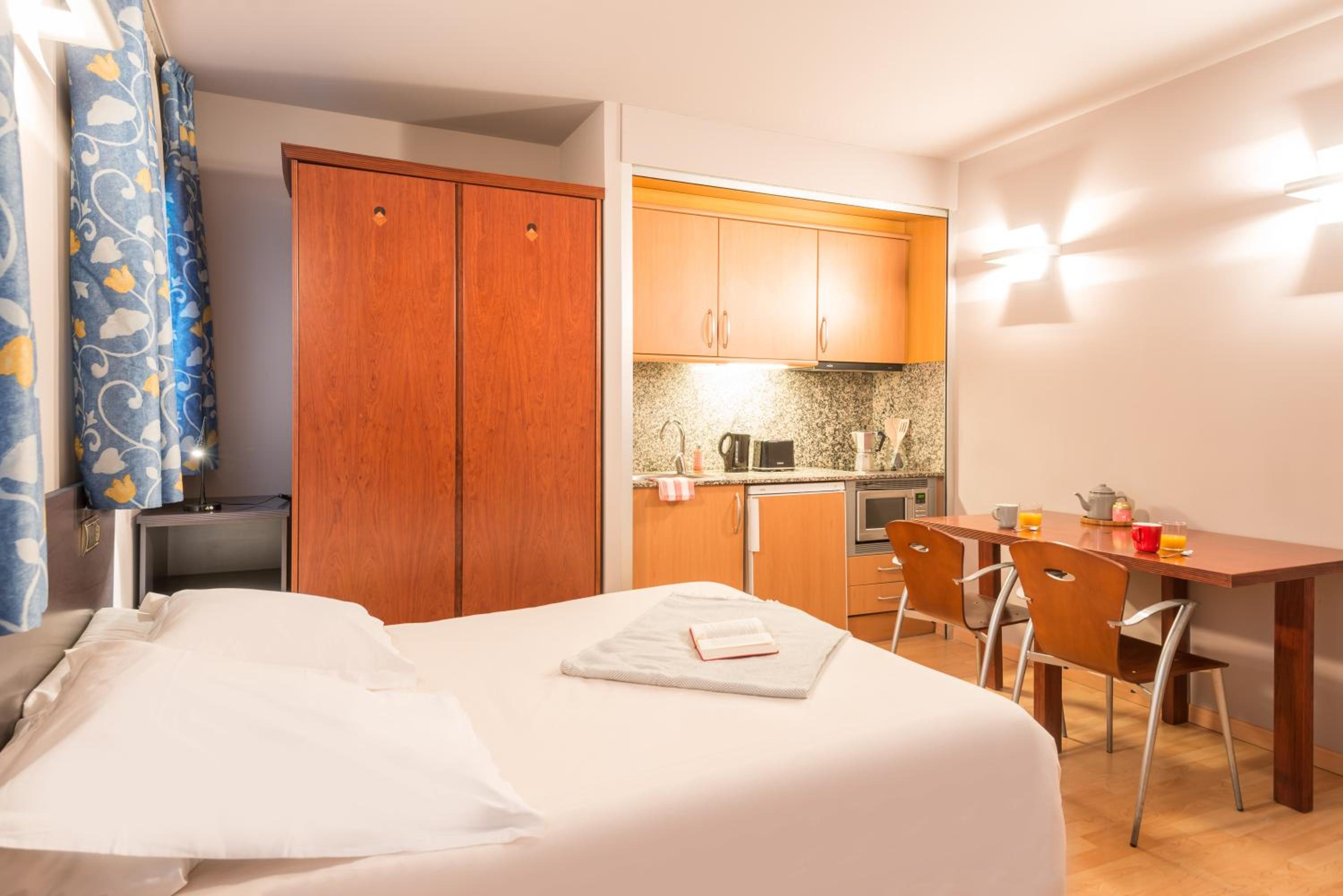 Studio (2 Adults)