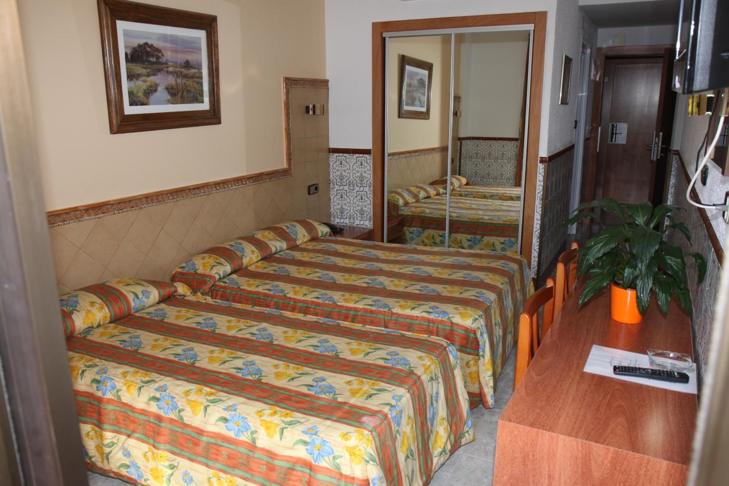 Double or Twin Room with Pool View (2 Adults + 1 Child) photo 3