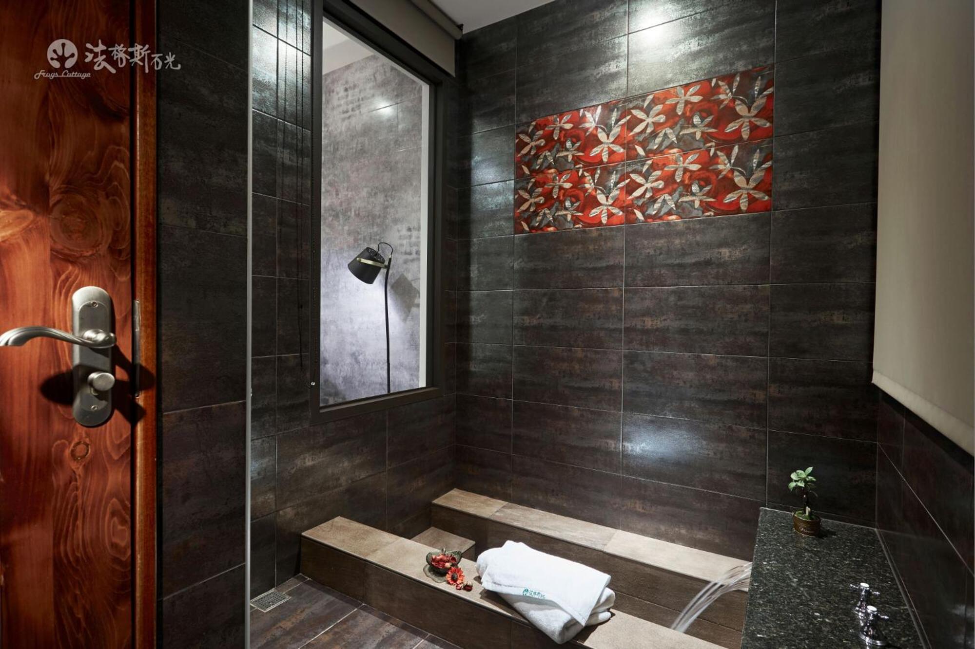 Deluxe Double Room with Balcony photo 3