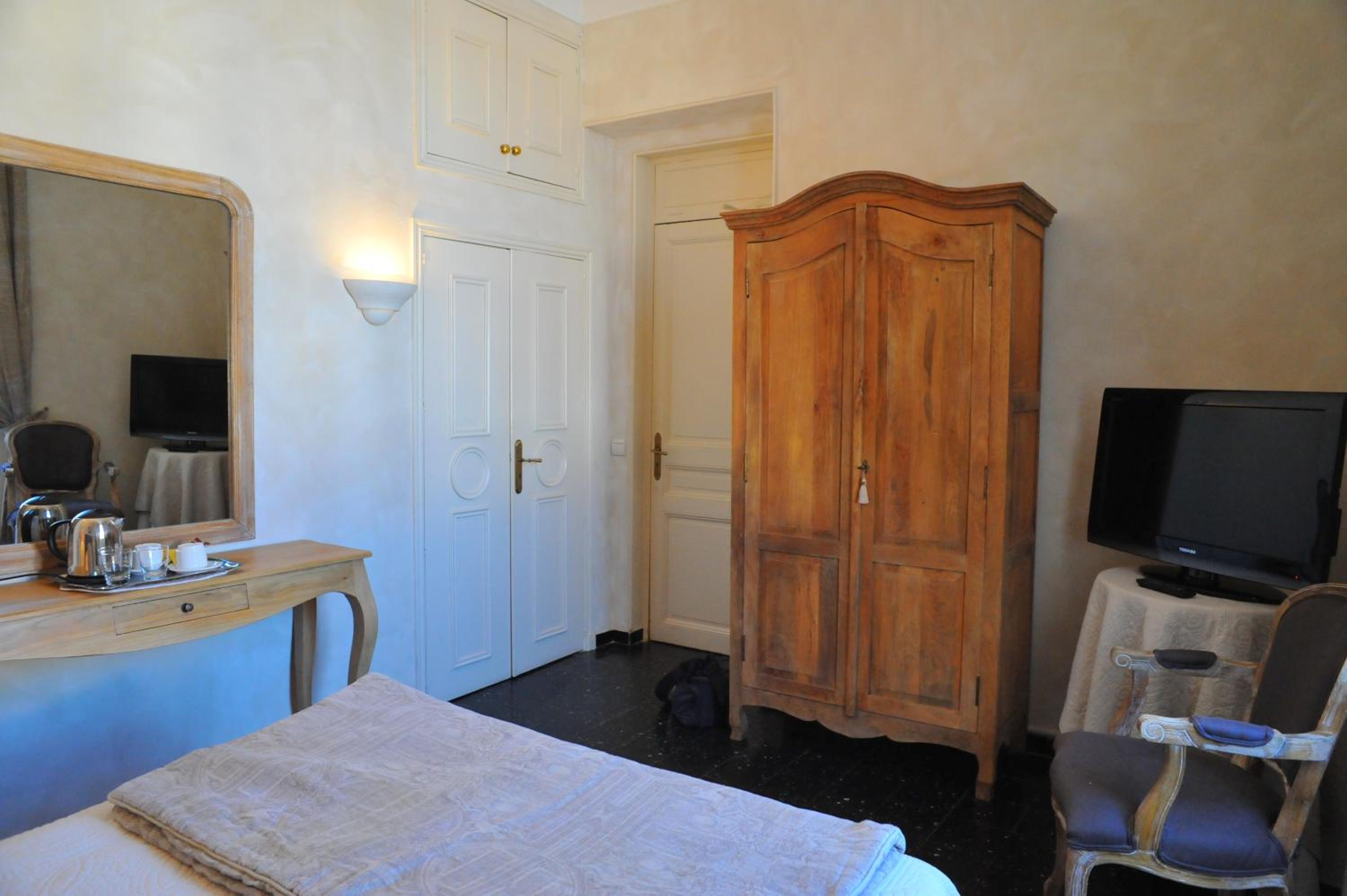 Standard Double Room photo 3