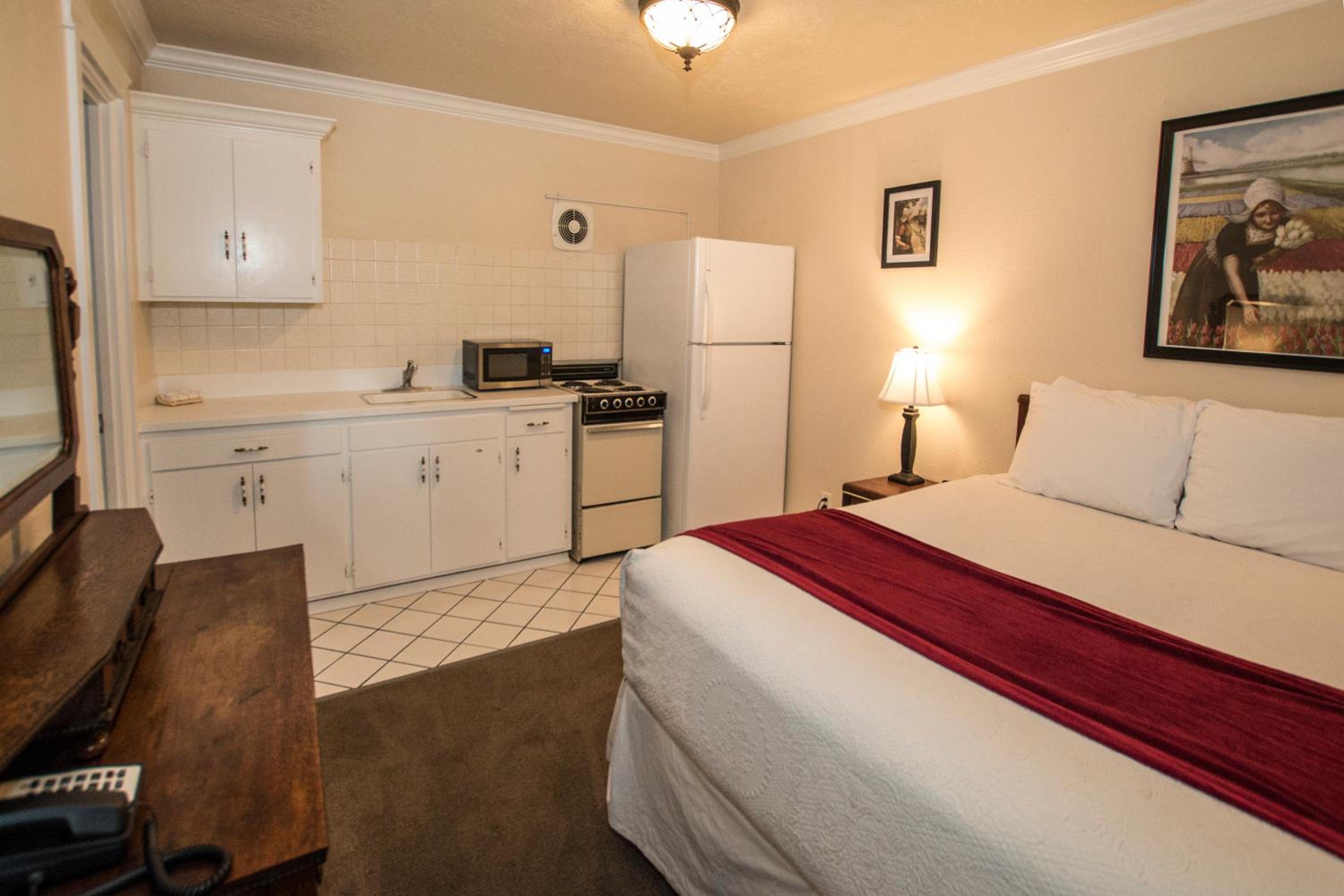 Queen Room with Kitchenette