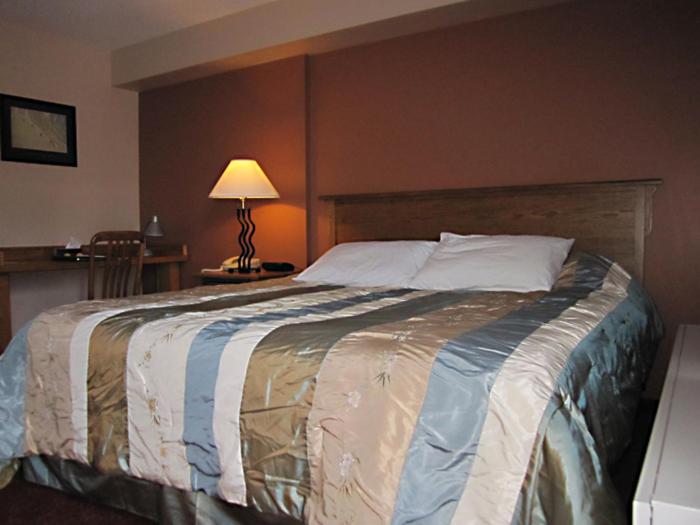 One-Bedroom Queen Suite - Non-Smoking