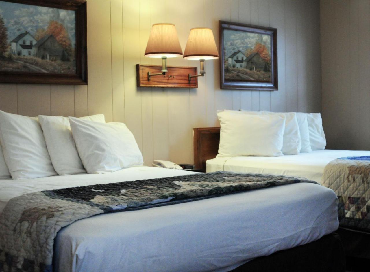 Budget Cabin with Two Double Beds photo 2