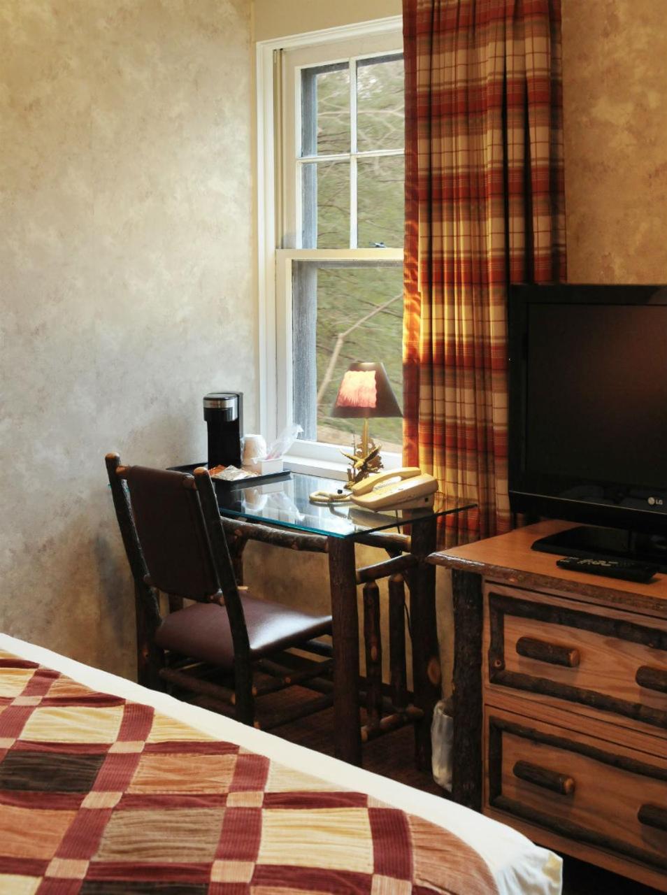 Queen Room photo 1